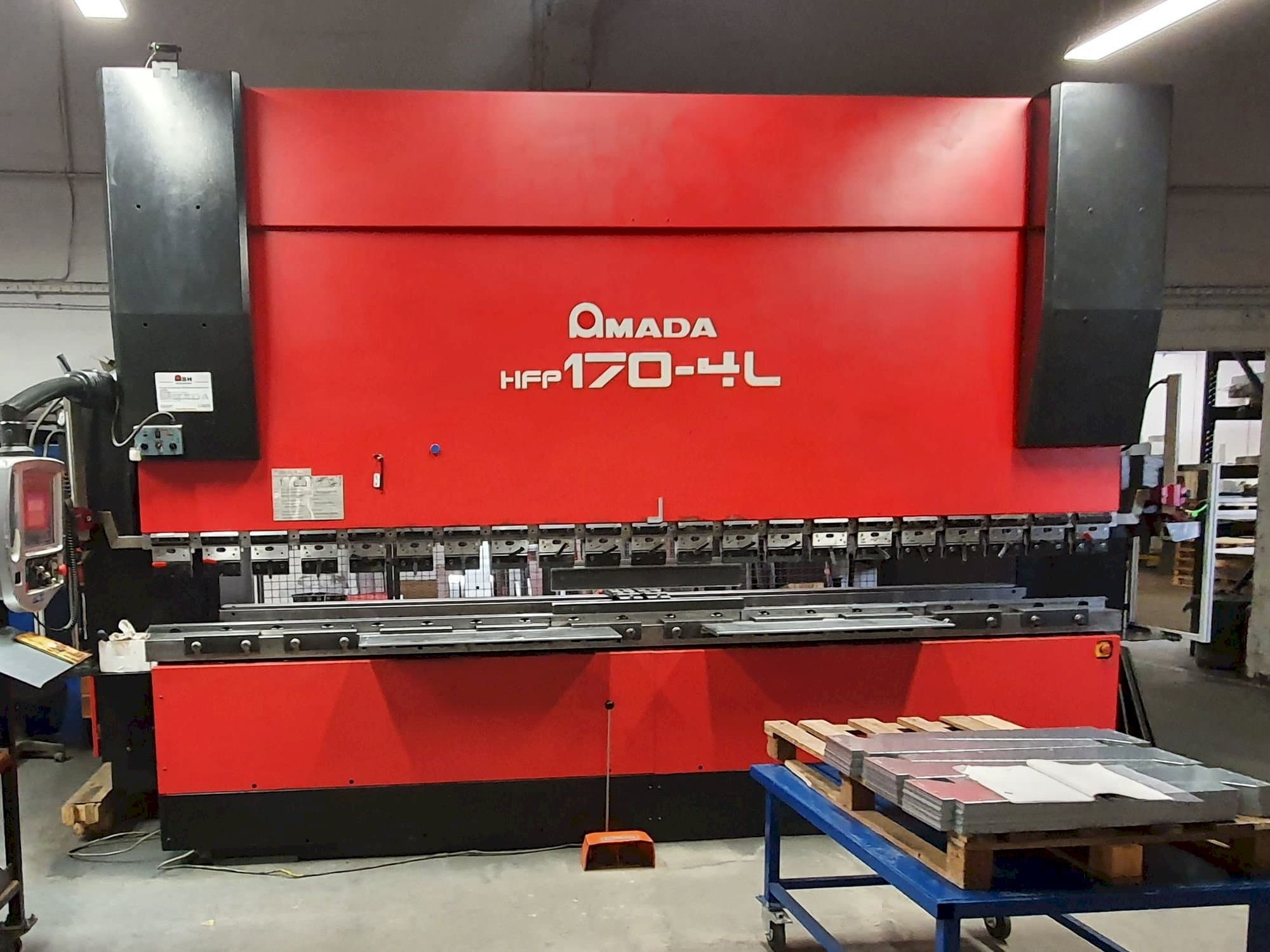 Makine  AMADA HFP 170-4 L - Önden görünüm
