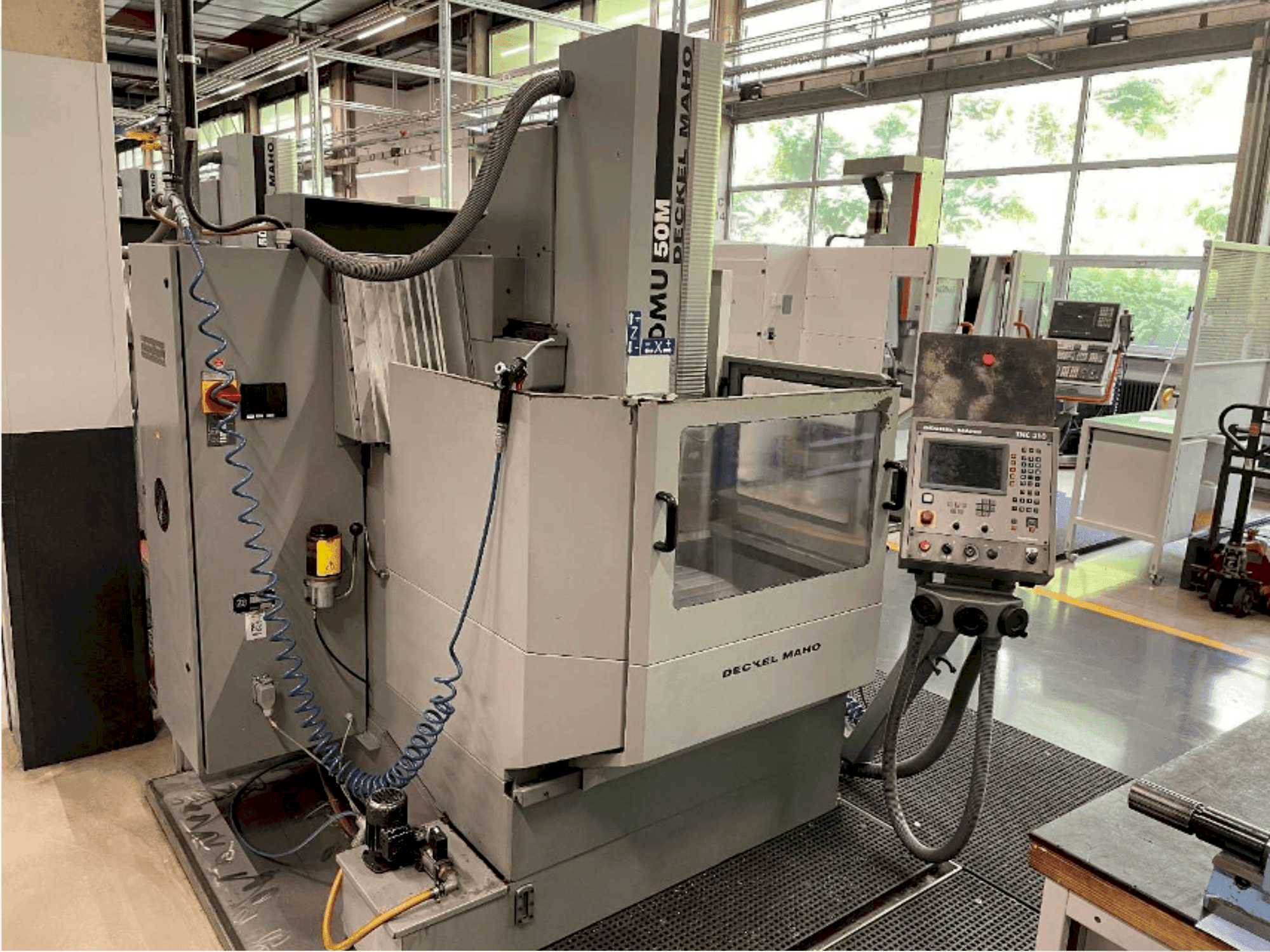Makine  DECKEL DMU 50 - Önden görünüm
