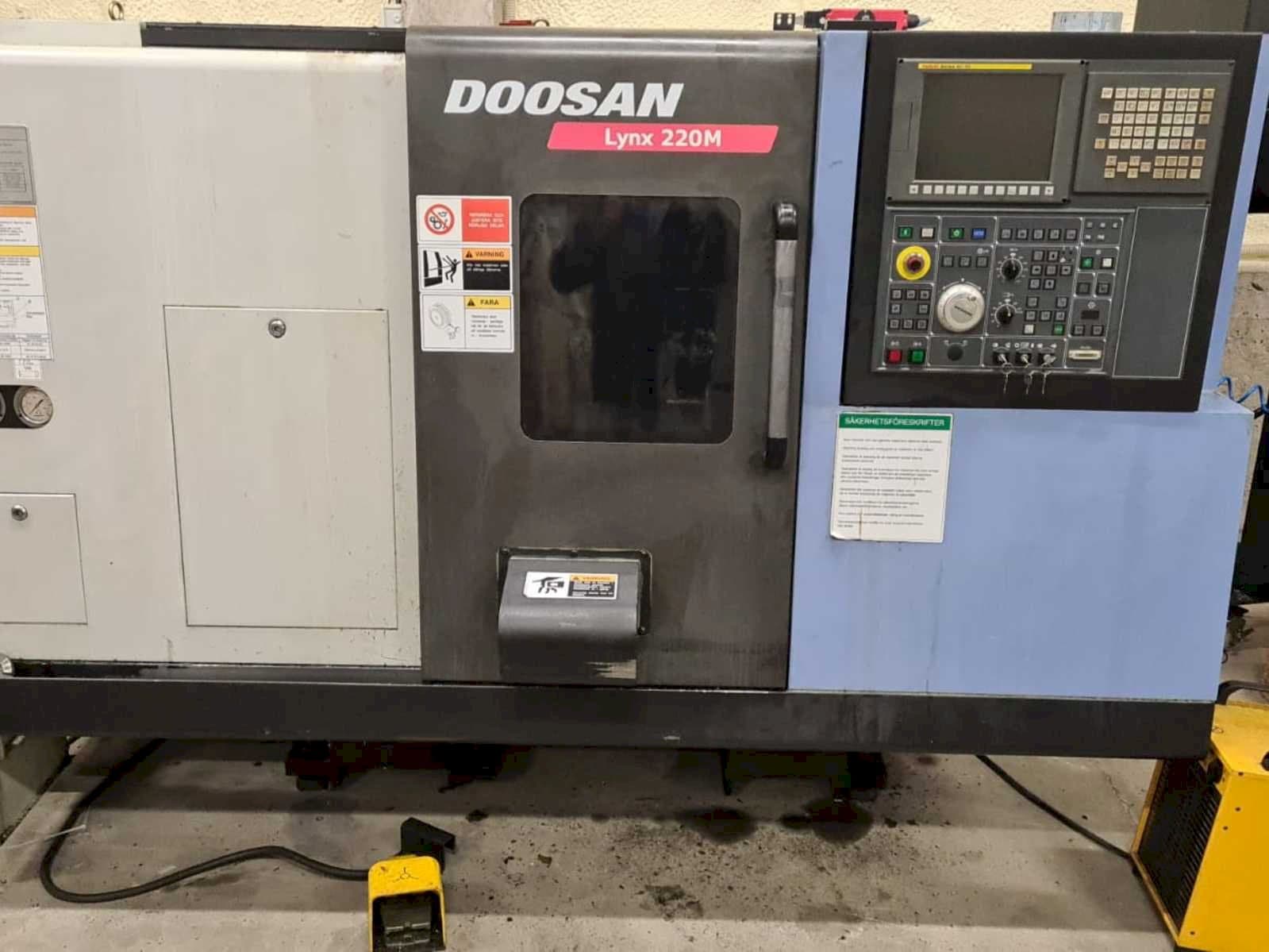 Makine  Doosan Lynx 220MA + bar feeder LNS Express - Önden görünüm