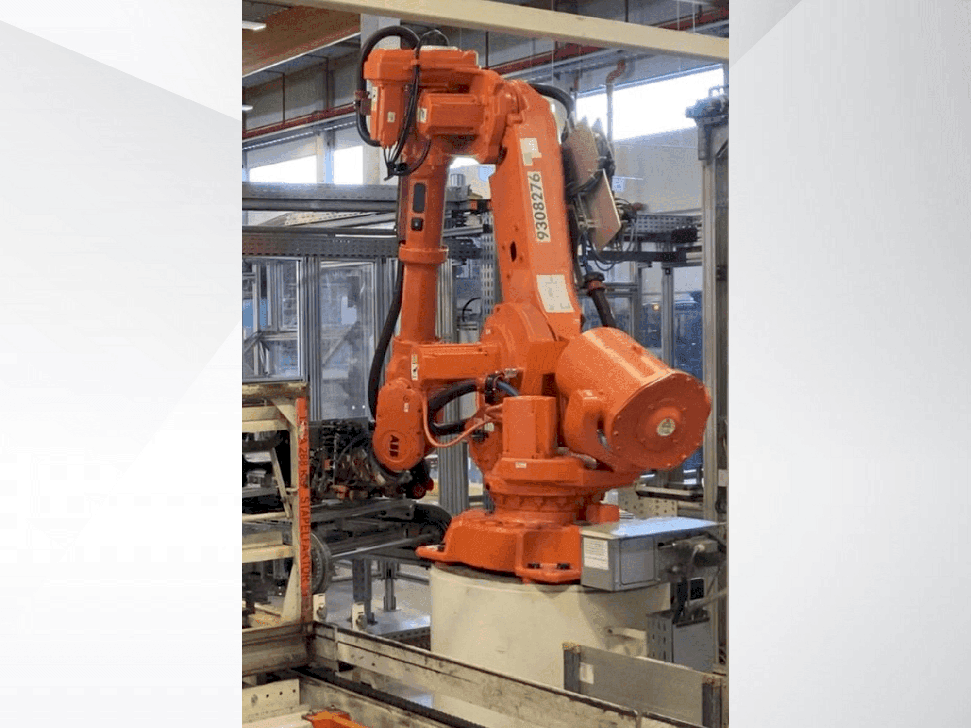 Makine  ABB IRB 6640-130/320 - Önden görünüm