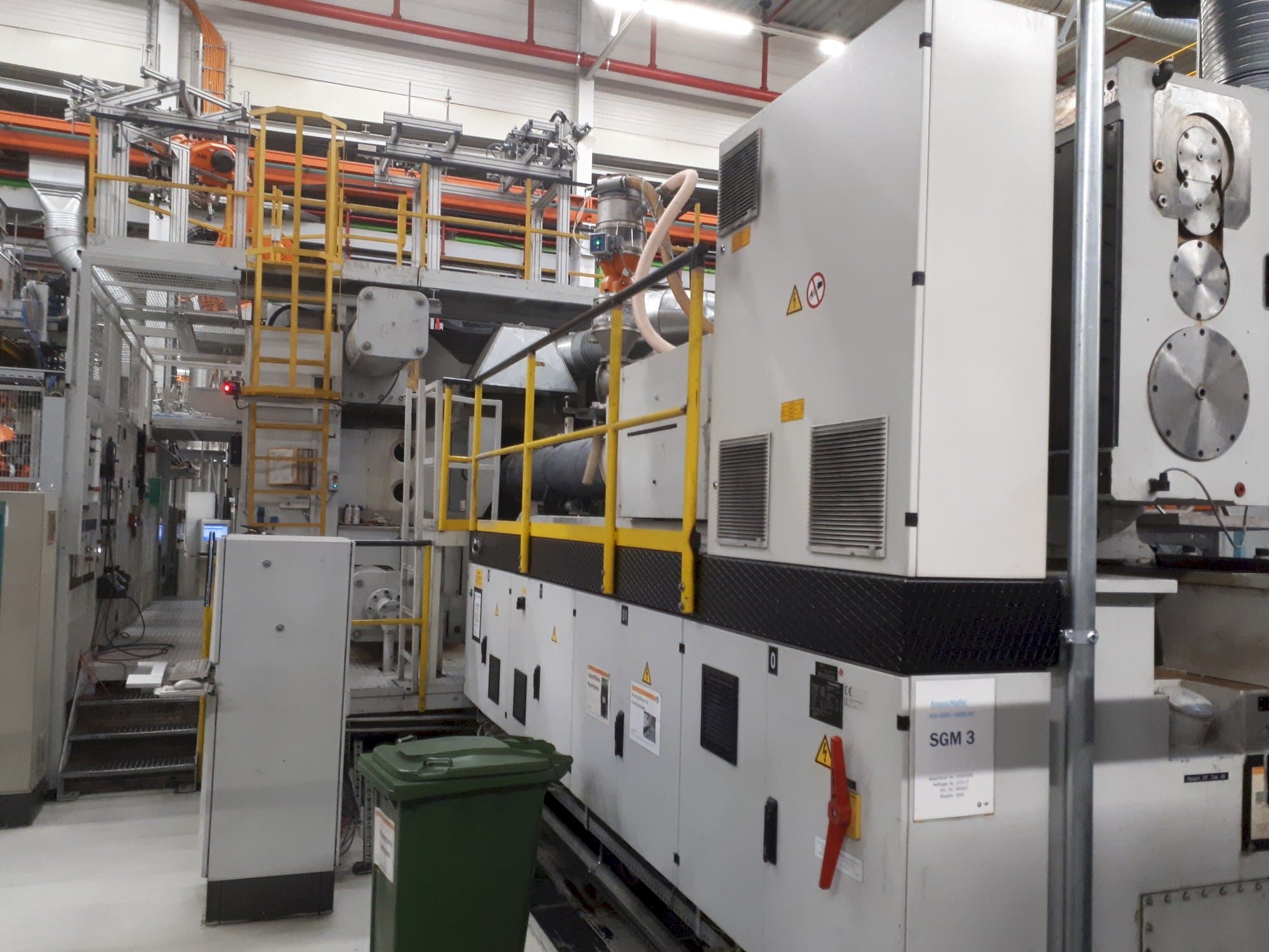 Makine  Krauss Maffei 4000-19000 MC - Önden görünüm