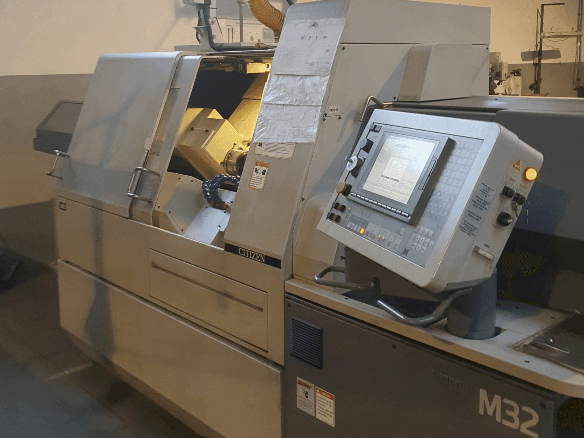 Makine  Citizen M32 - Önden görünüm