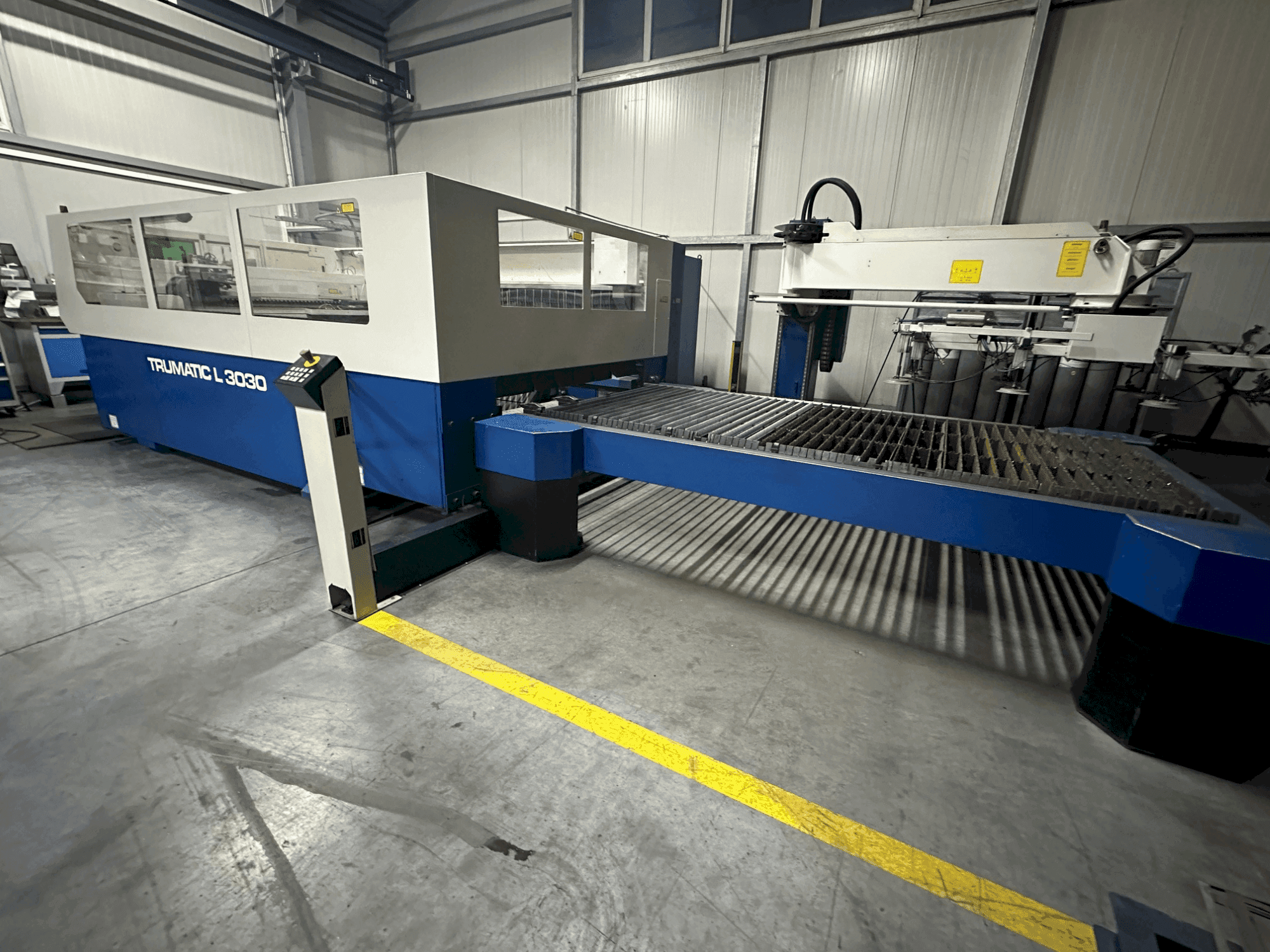 Makine  TRUMPF LoadMaster - Önden görünüm