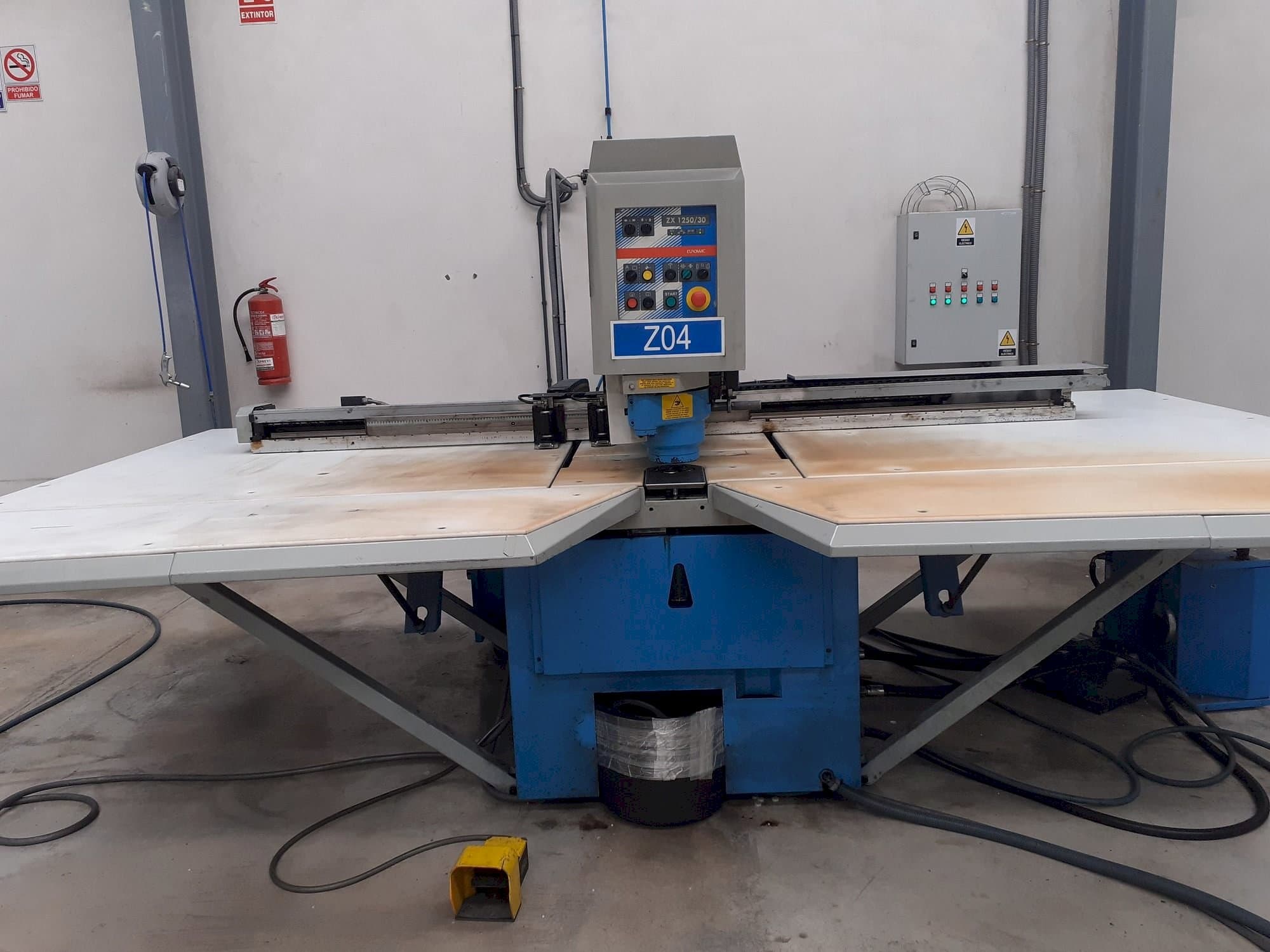 Makine  Euromac ZX125-30 - Önden görünüm