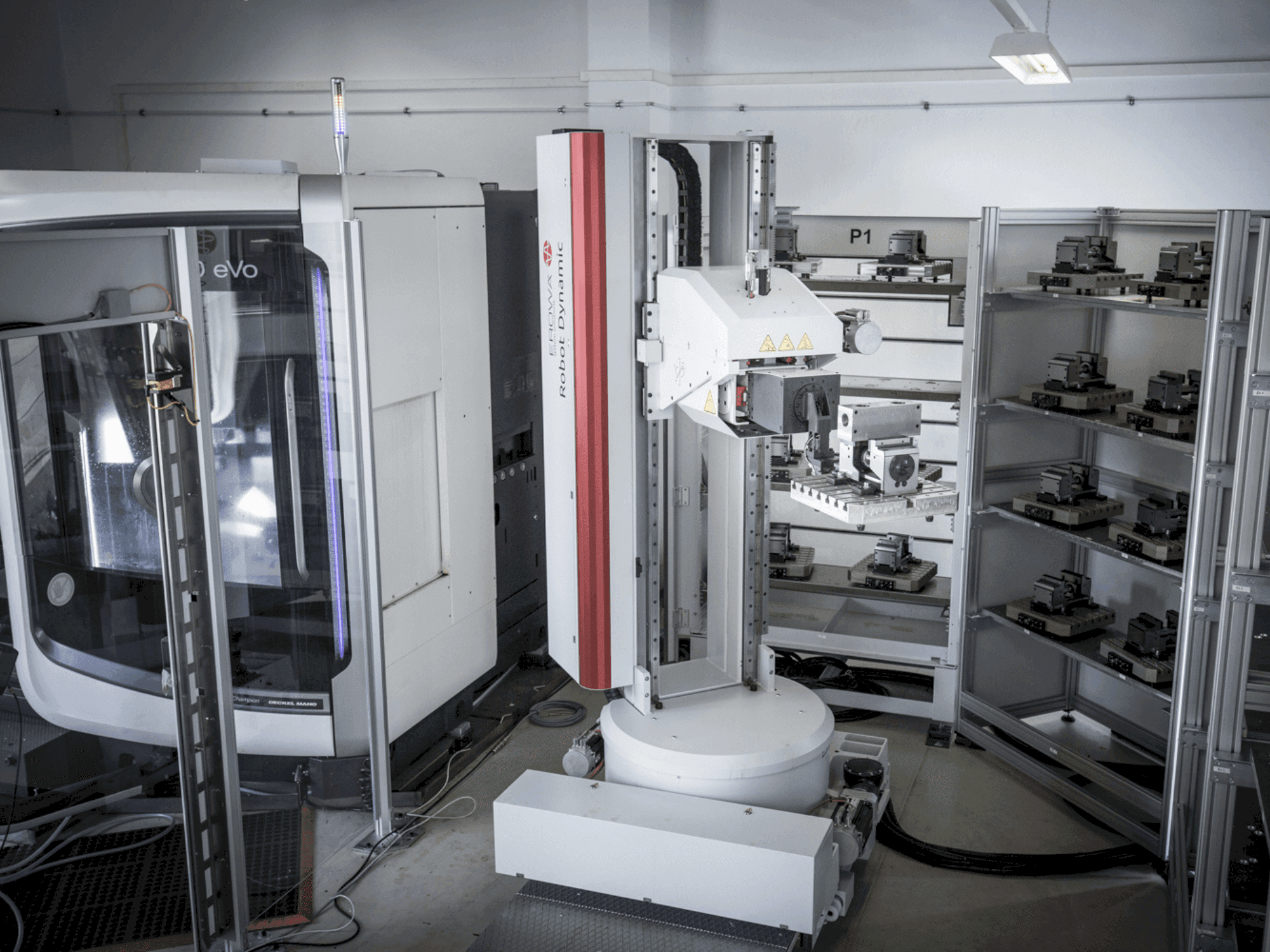 Makine  DMG MORI DMU 60 EVO - Önden görünüm