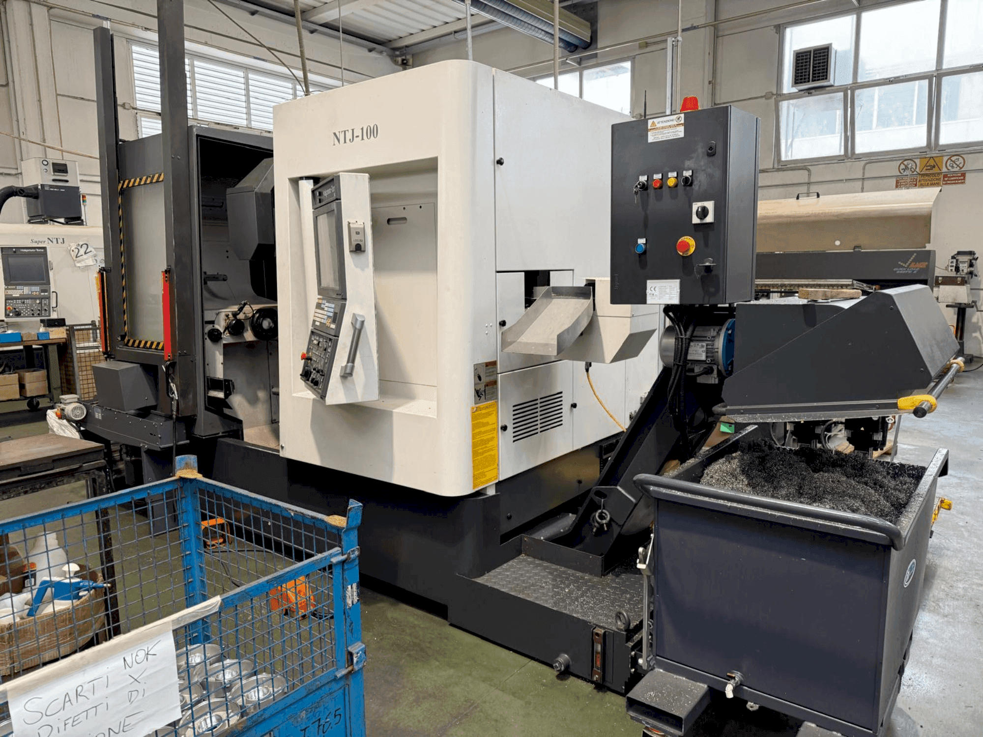 Makine  NAKAMURA Super NTJ100 - Önden görünüm