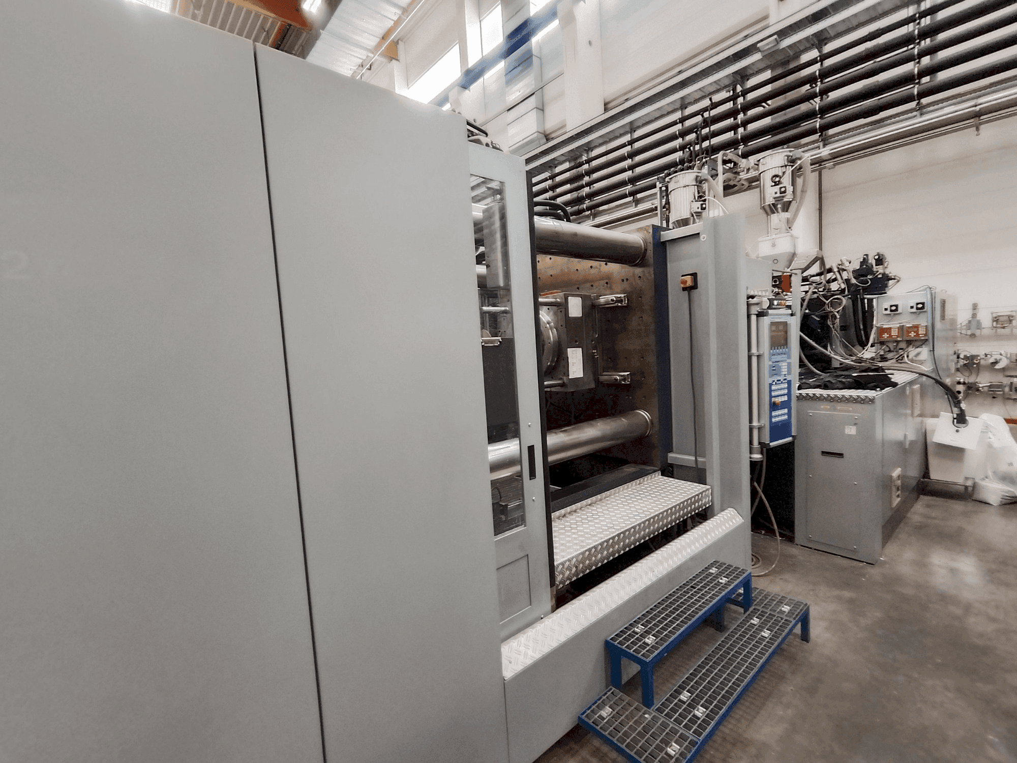 Makine  Battenfeld HM 8000/4500 + 4500 BMB 4 - Önden görünüm
