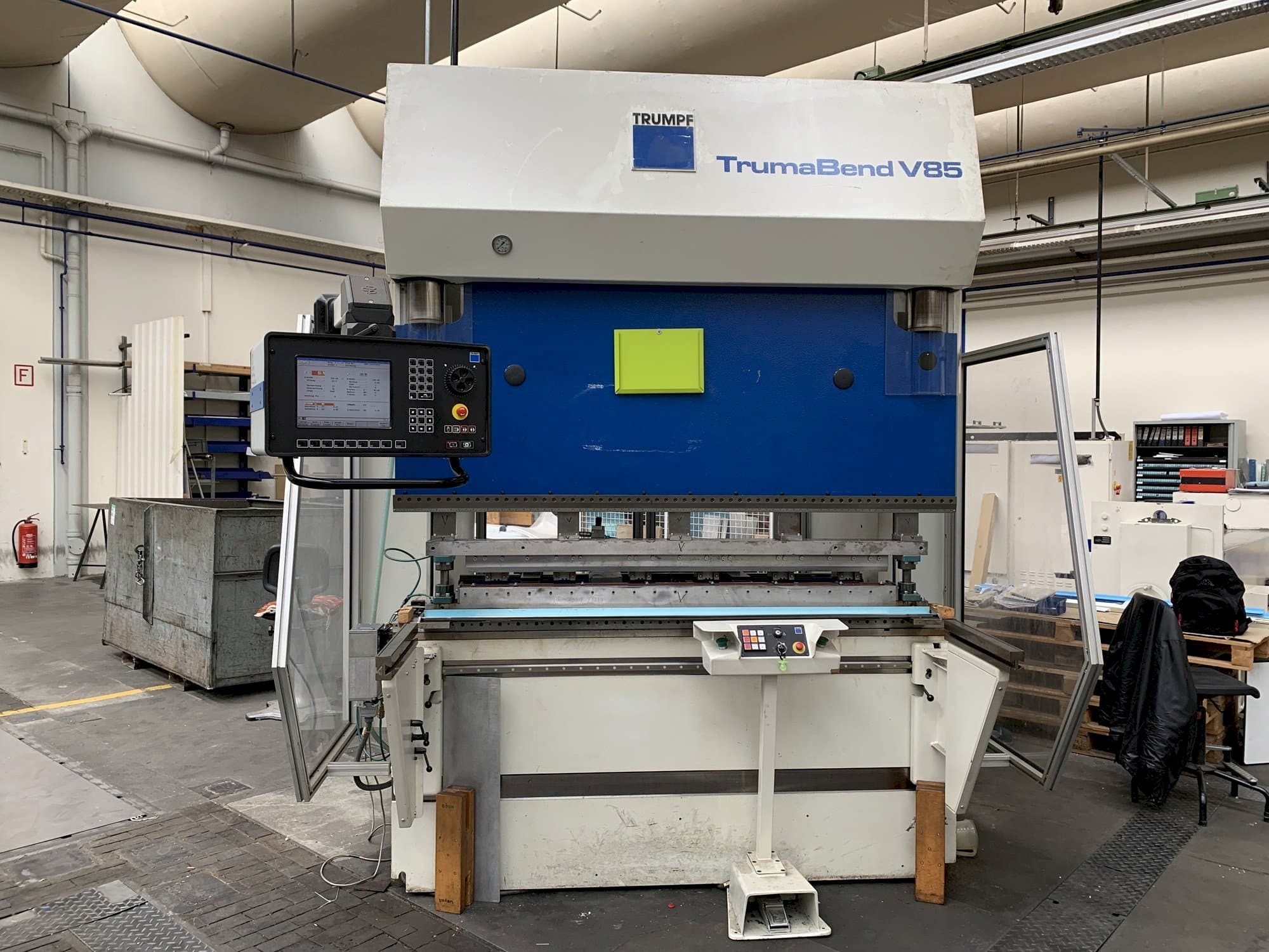 Makine  Trumpf TrumaBend V85S - Önden görünüm