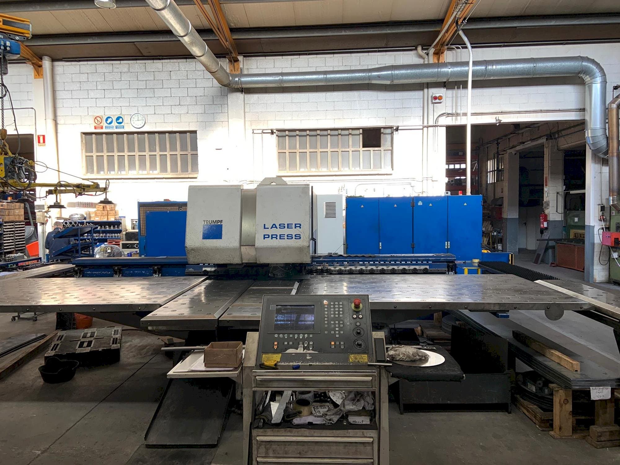 Makine  Trumpf Trumatic 600 L - Önden görünüm