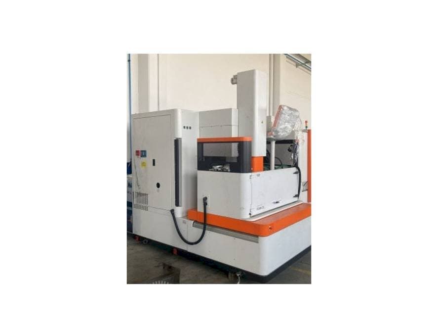 Makine  AgieCharmilles FORM 30 - Önden görünüm