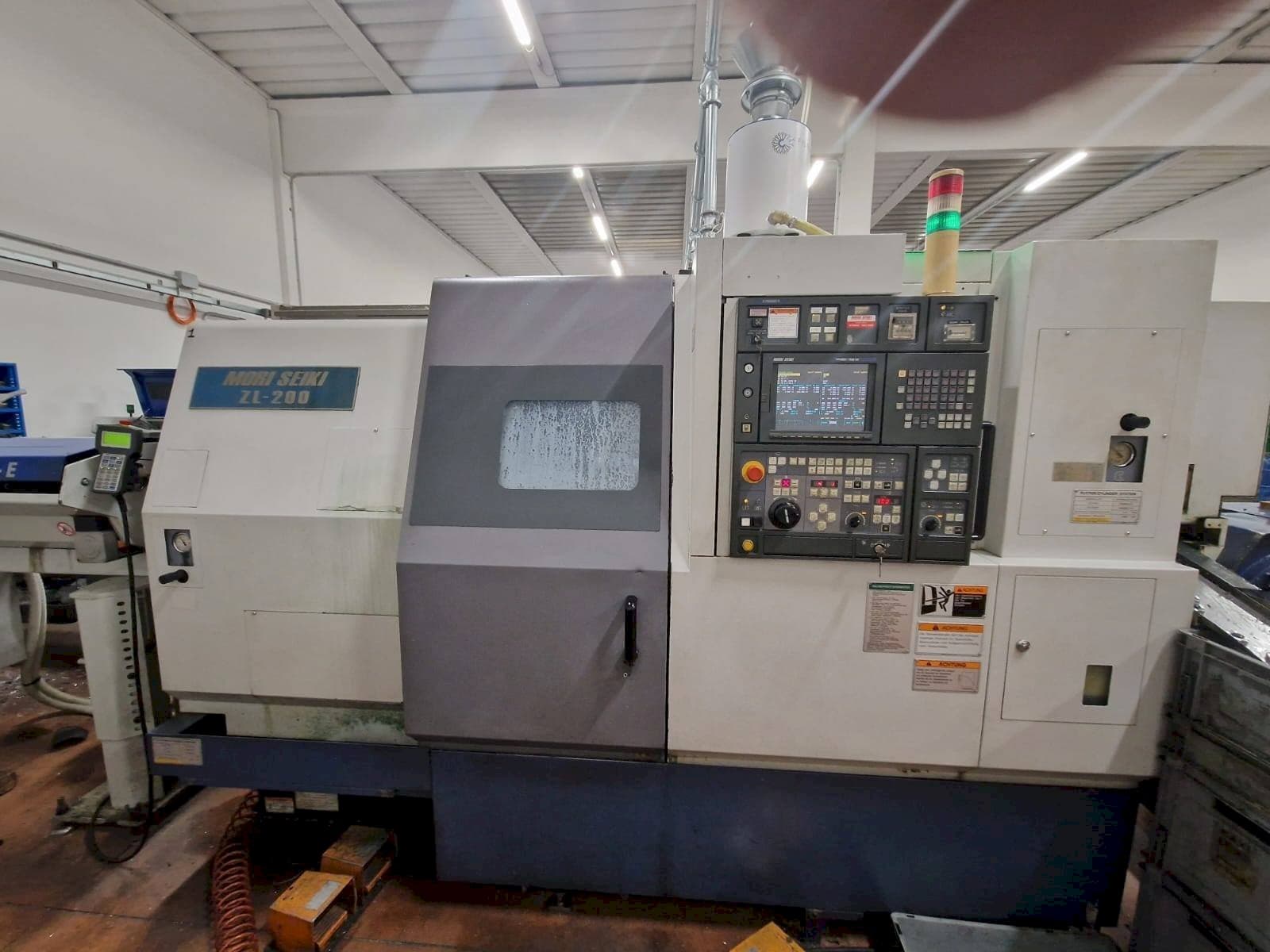 Makine  MORI SEIKI ZL-200SMC - Önden görünüm