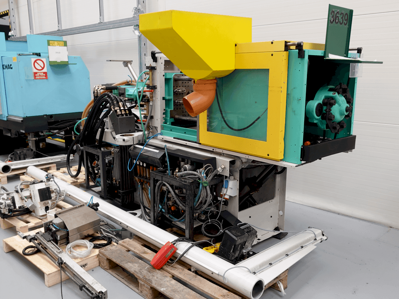 Makine  Arburg ALLROUNDER 320C–500–100U - Önden görünüm