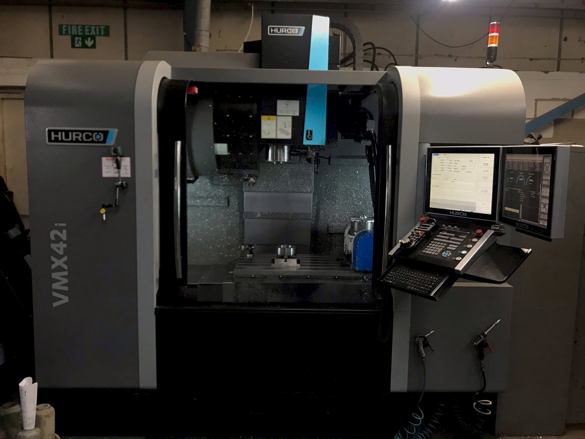 Makine  Hurco VMX42i - Önden görünüm