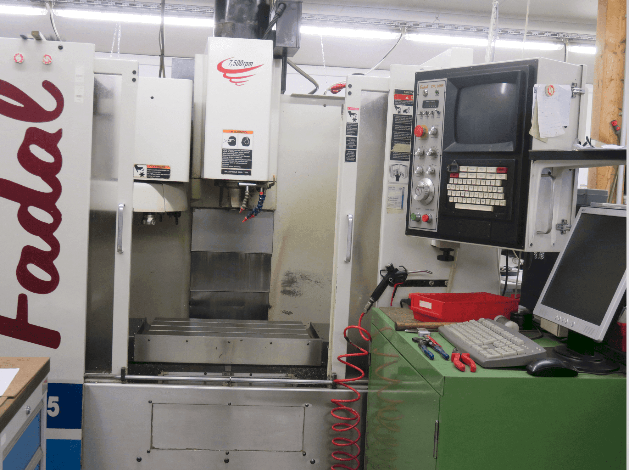 Makine  FADAL VMC 15 - Önden görünüm