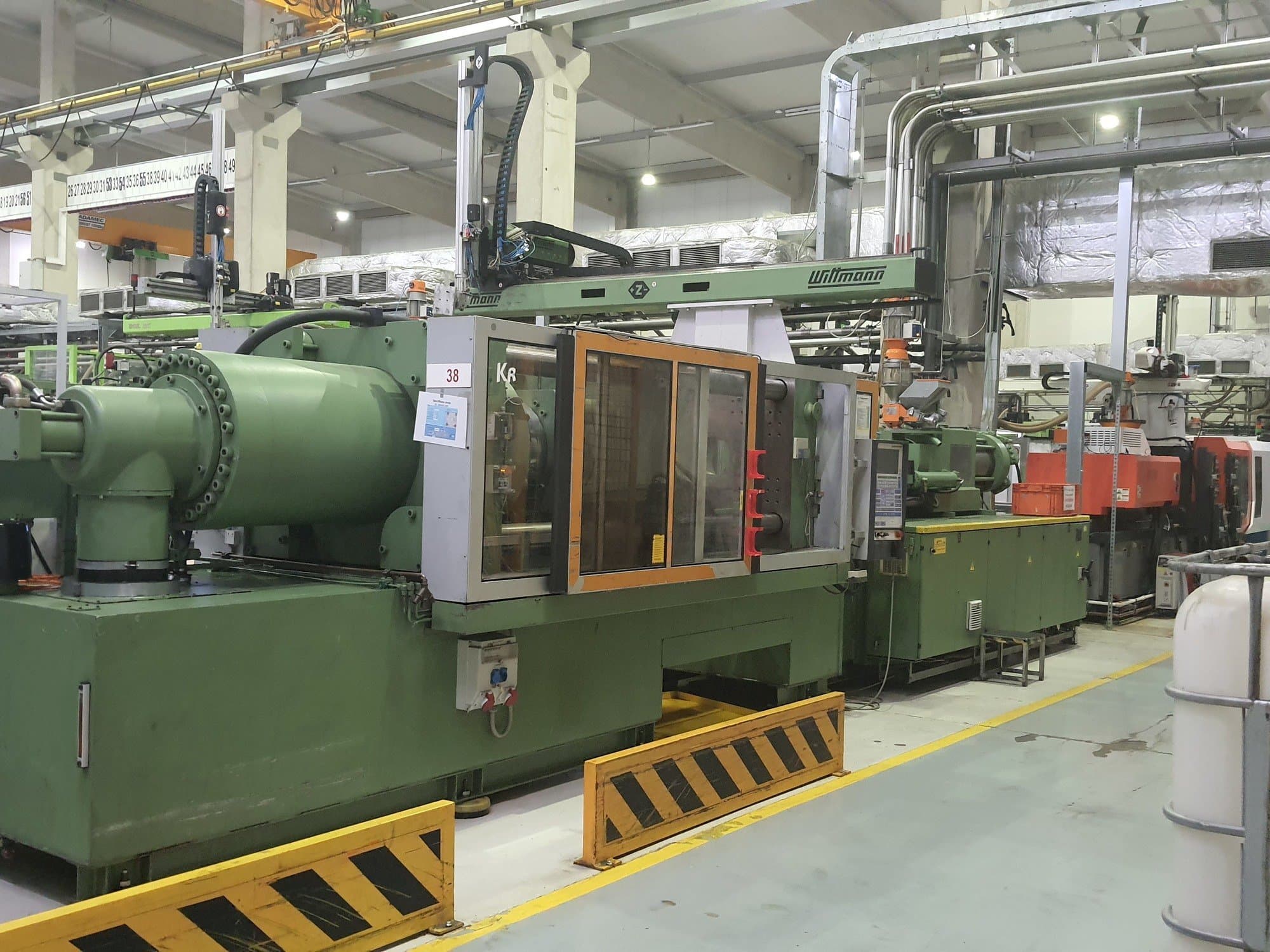 Makine  Krauss Maffei 420-3000 - Önden görünüm