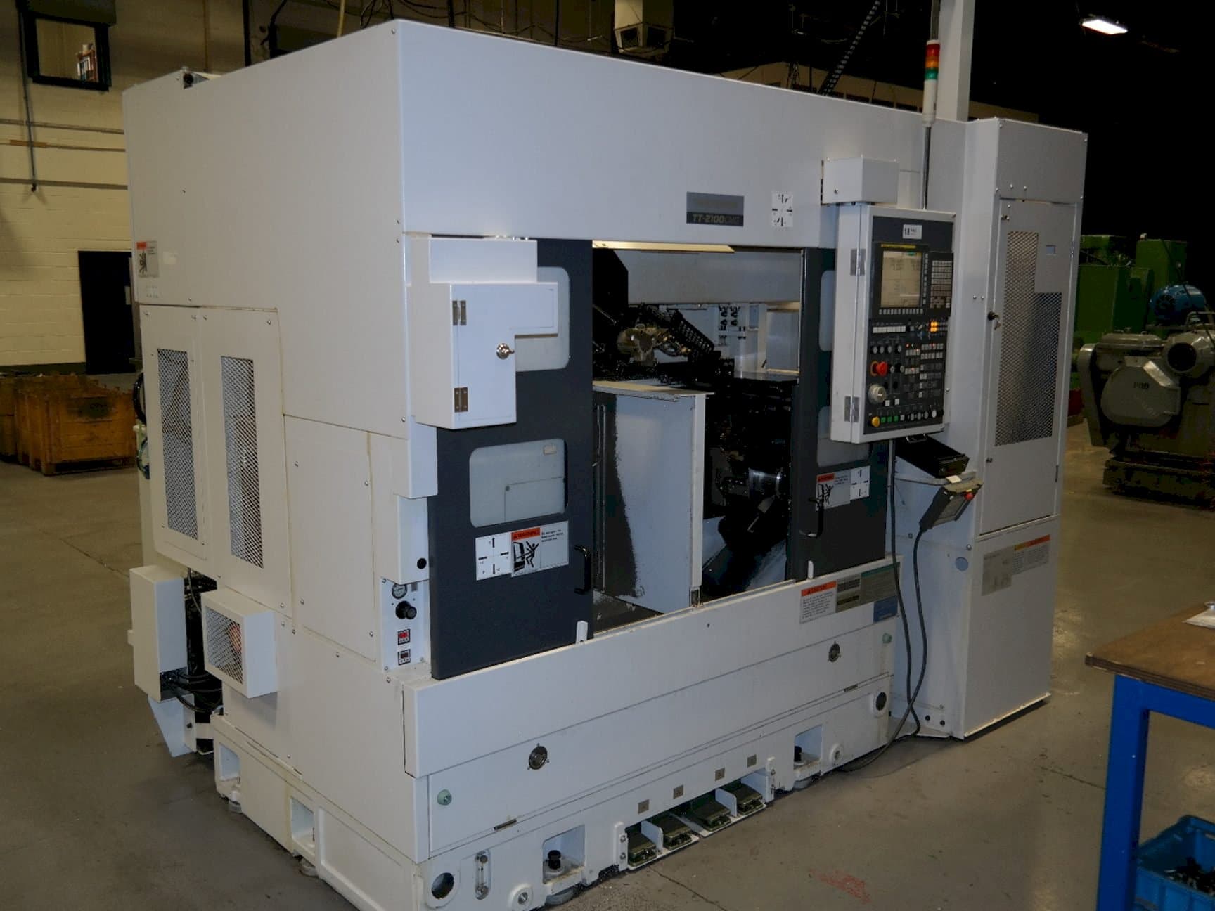 Makine  Takisawa TT2100CMGA - Önden görünüm