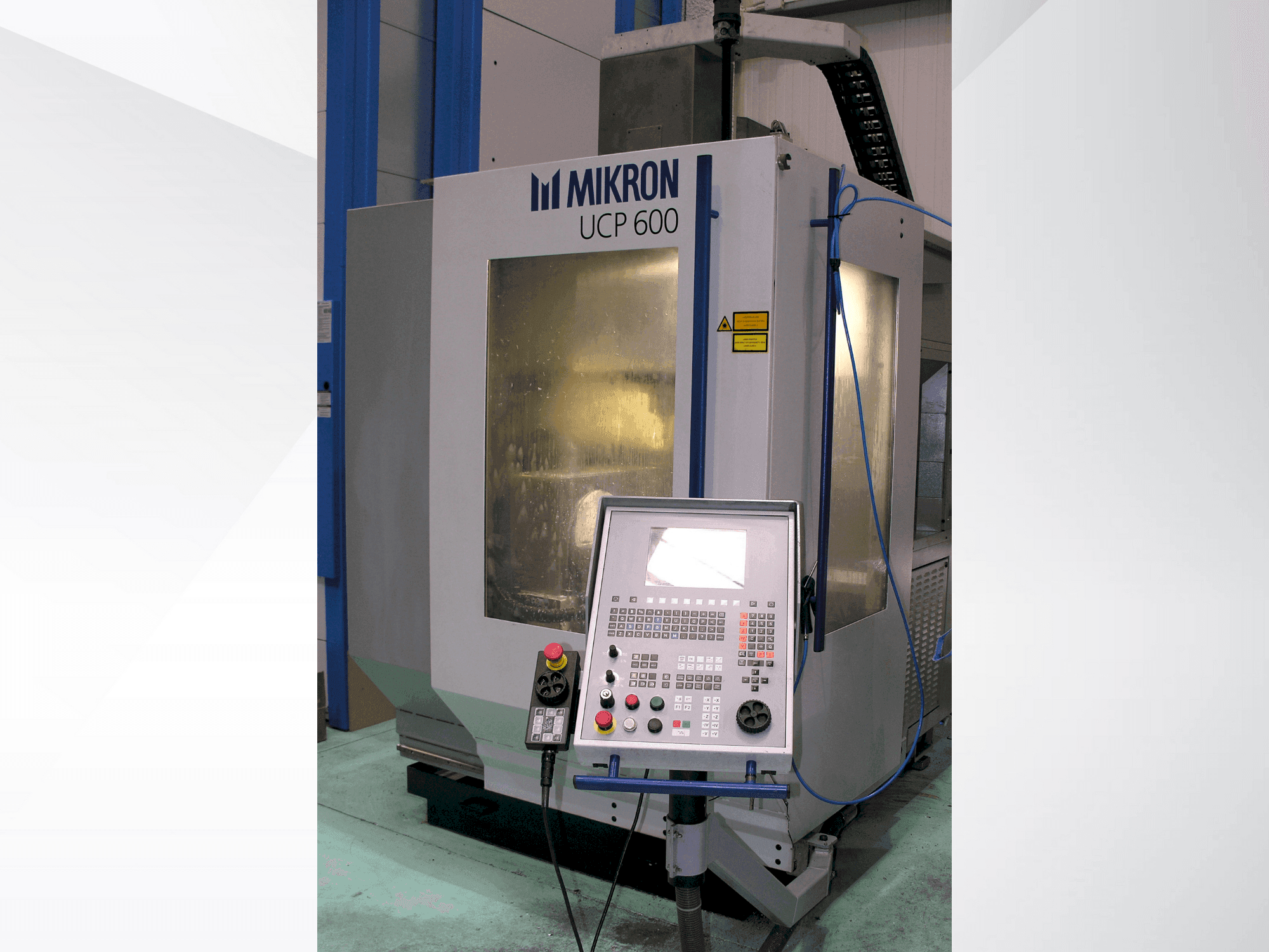 Makine  MIKRON UCP 600 - Önden görünüm