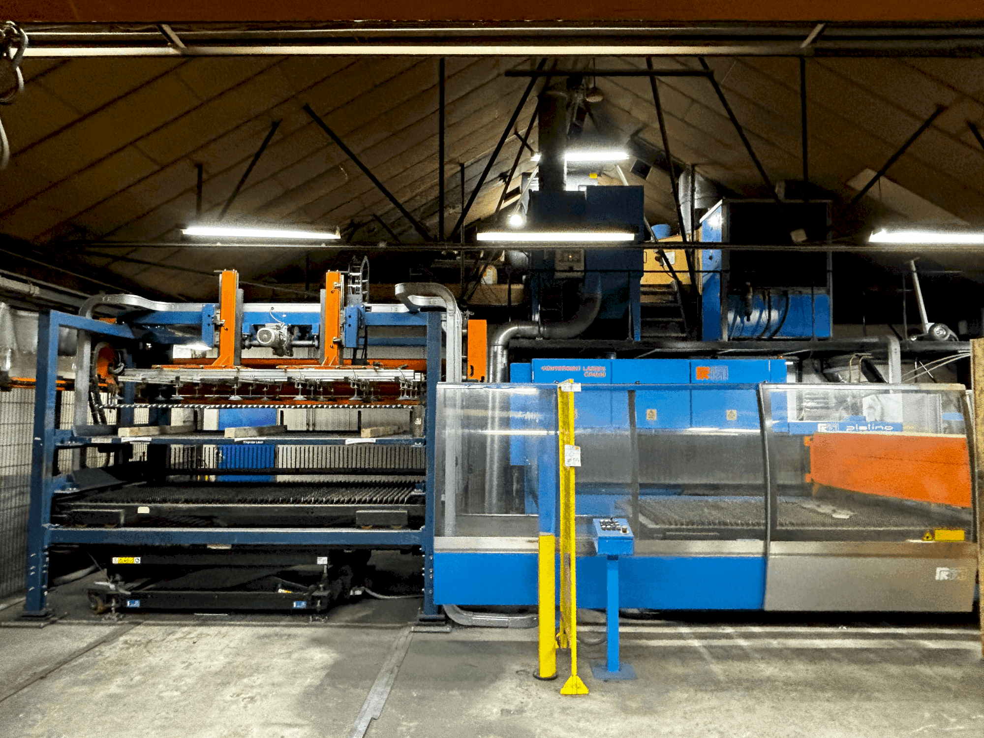 Makine  Prima Industrie Platino 1530 - Önden görünüm