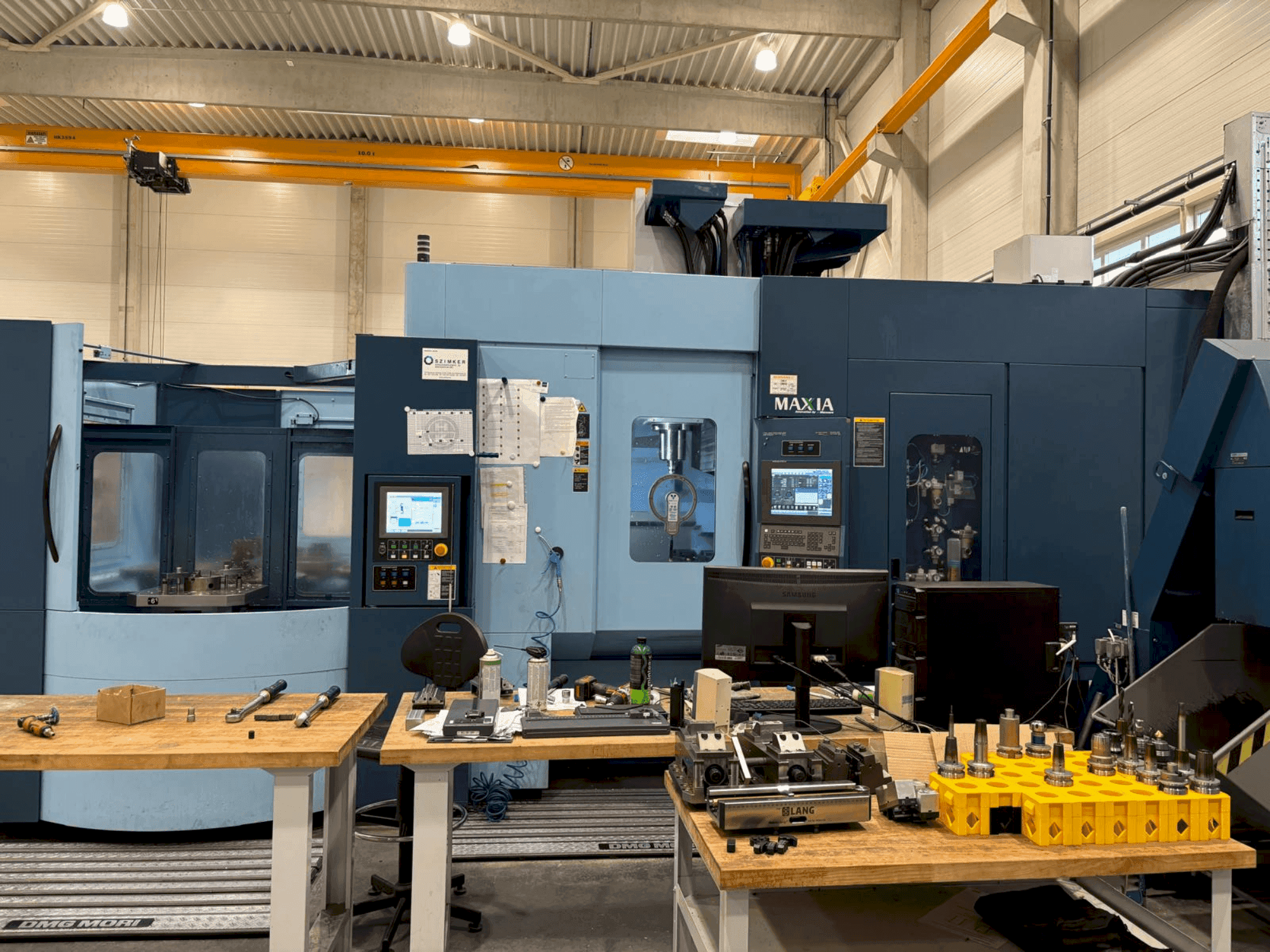 Makine  Matsuura MAM72-70V - Önden görünüm
