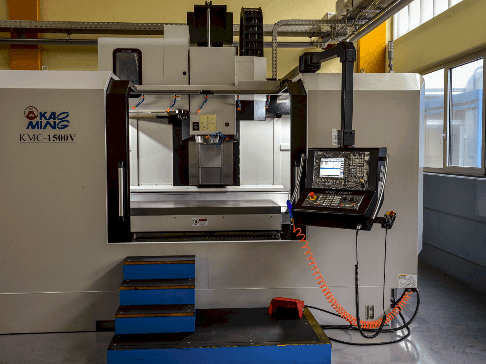 Makine  KAOMING KMC 1500 V - Önden görünüm