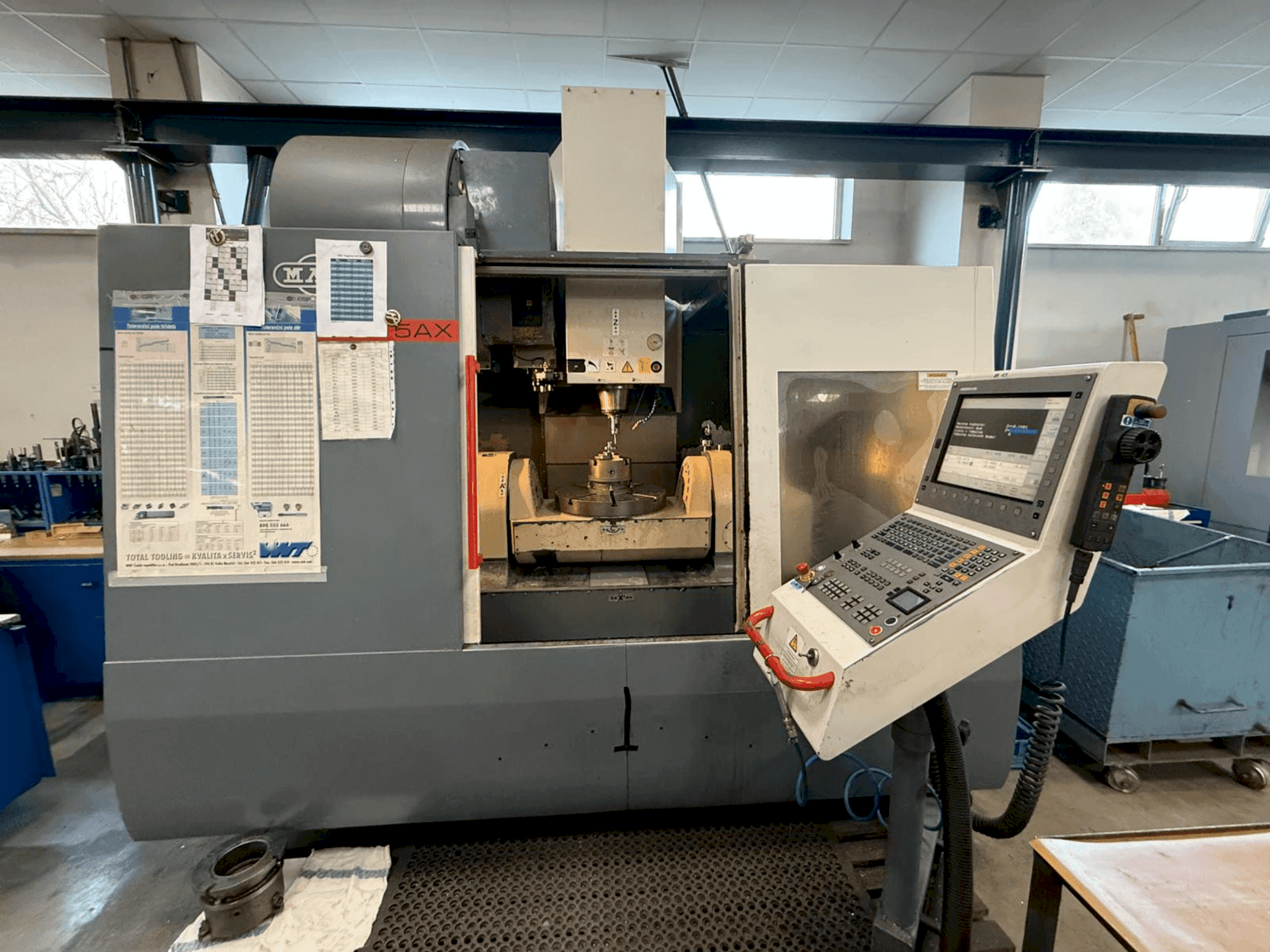 Makine  KOVOSVIT MAS MCV 1000 Speed 5AX - Önden görünüm