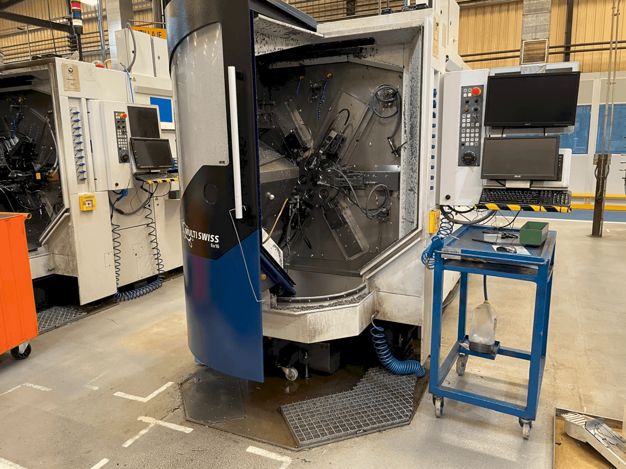 Makine  TORNOS MultiSwiss 6x16 - Önden görünüm