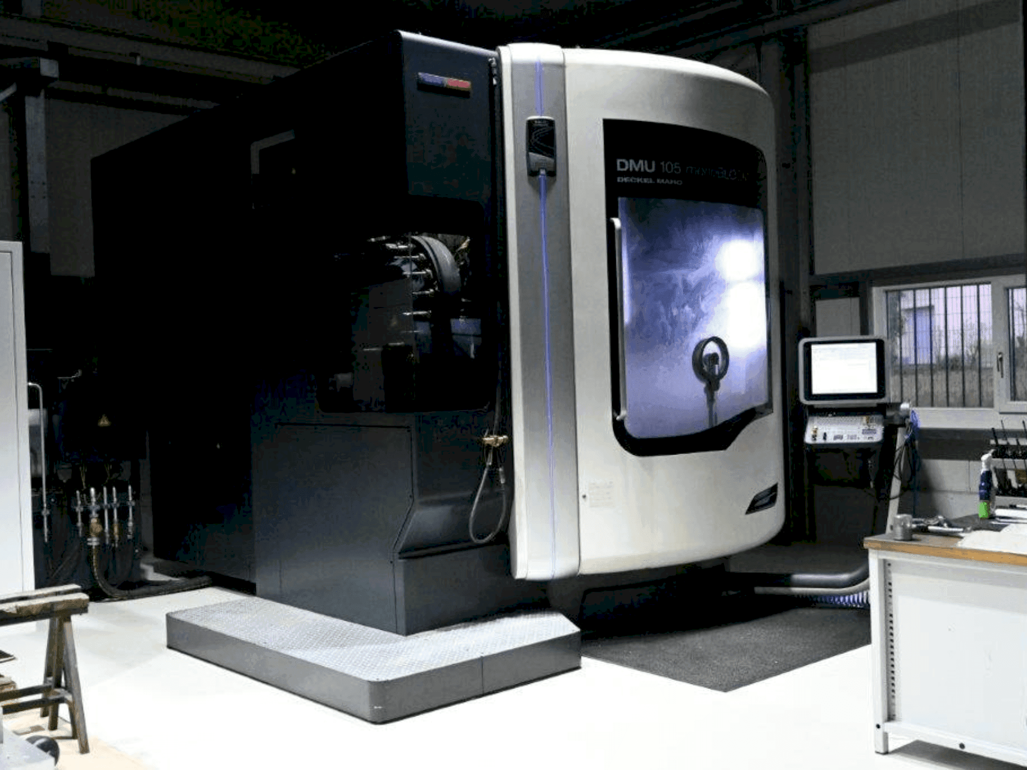 Makine  DMG DMU 105 MonoBlock - Önden görünüm