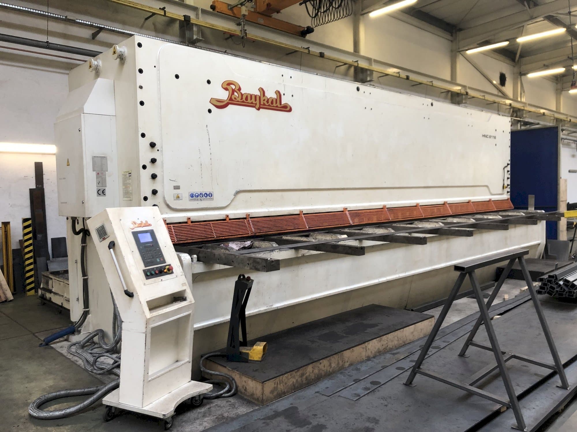 Makine  Baykal HNC 8116 - Önden görünüm