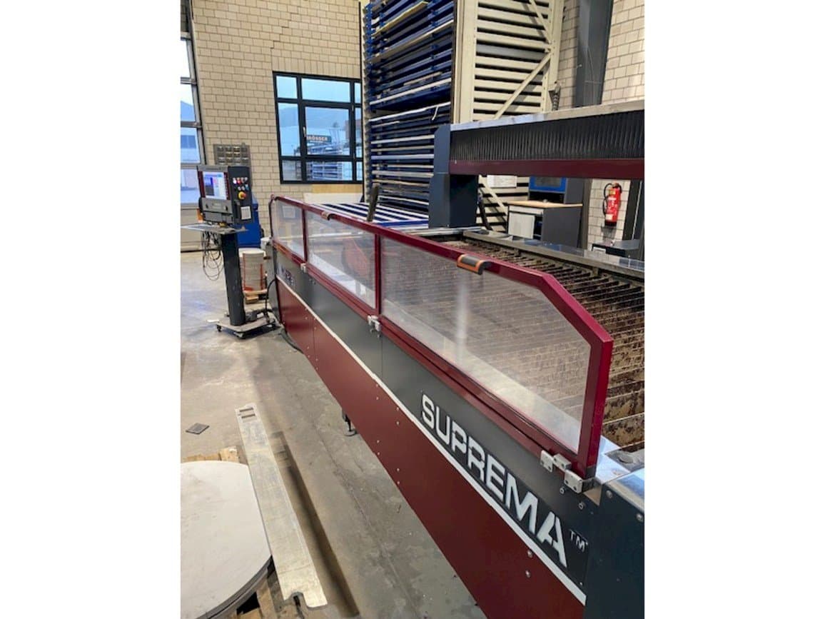 Makine  Waterjet Italy Suprem - Önden görünüm