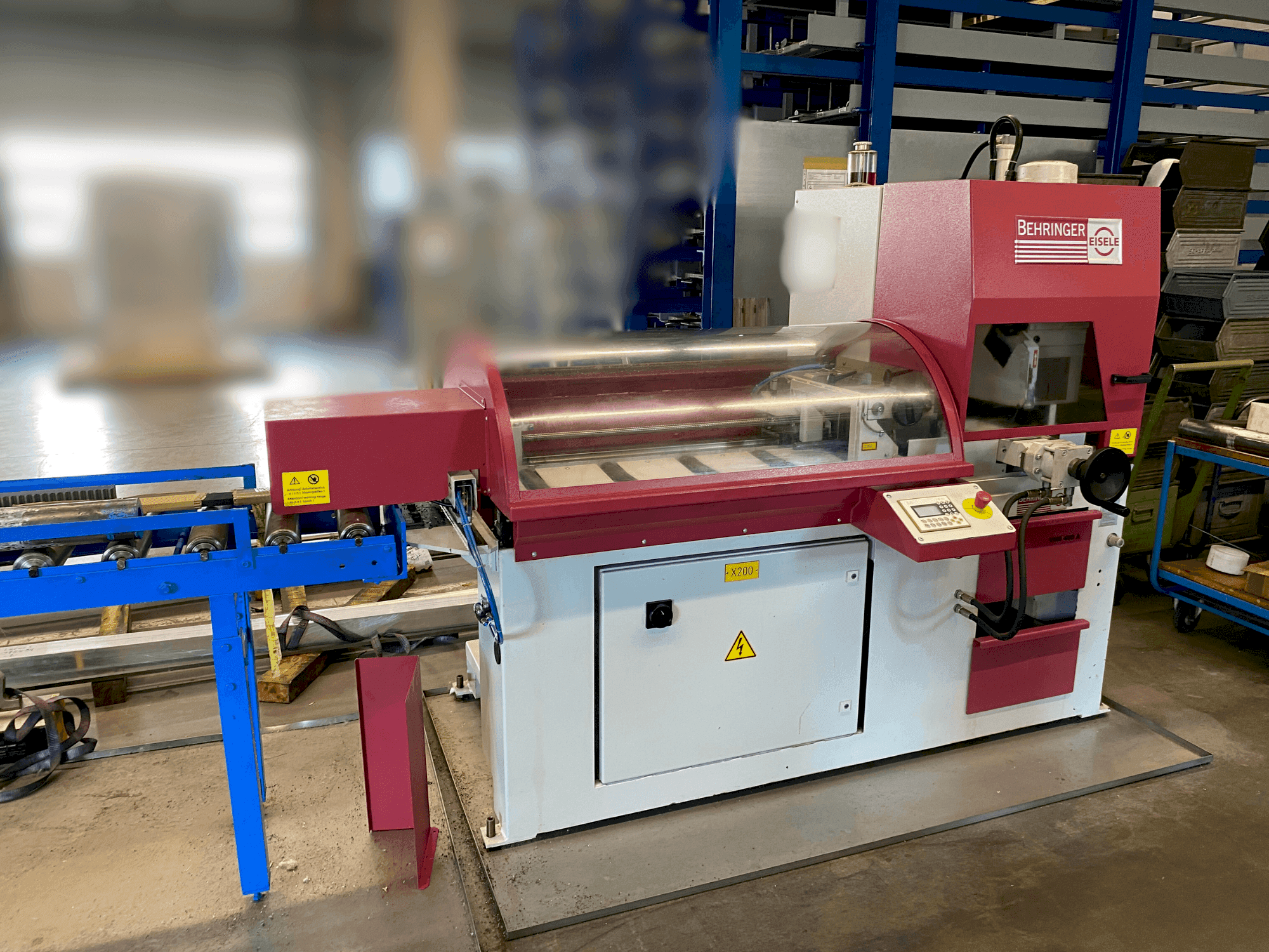 Makine  Behringer VMS 400-A - Önden görünüm