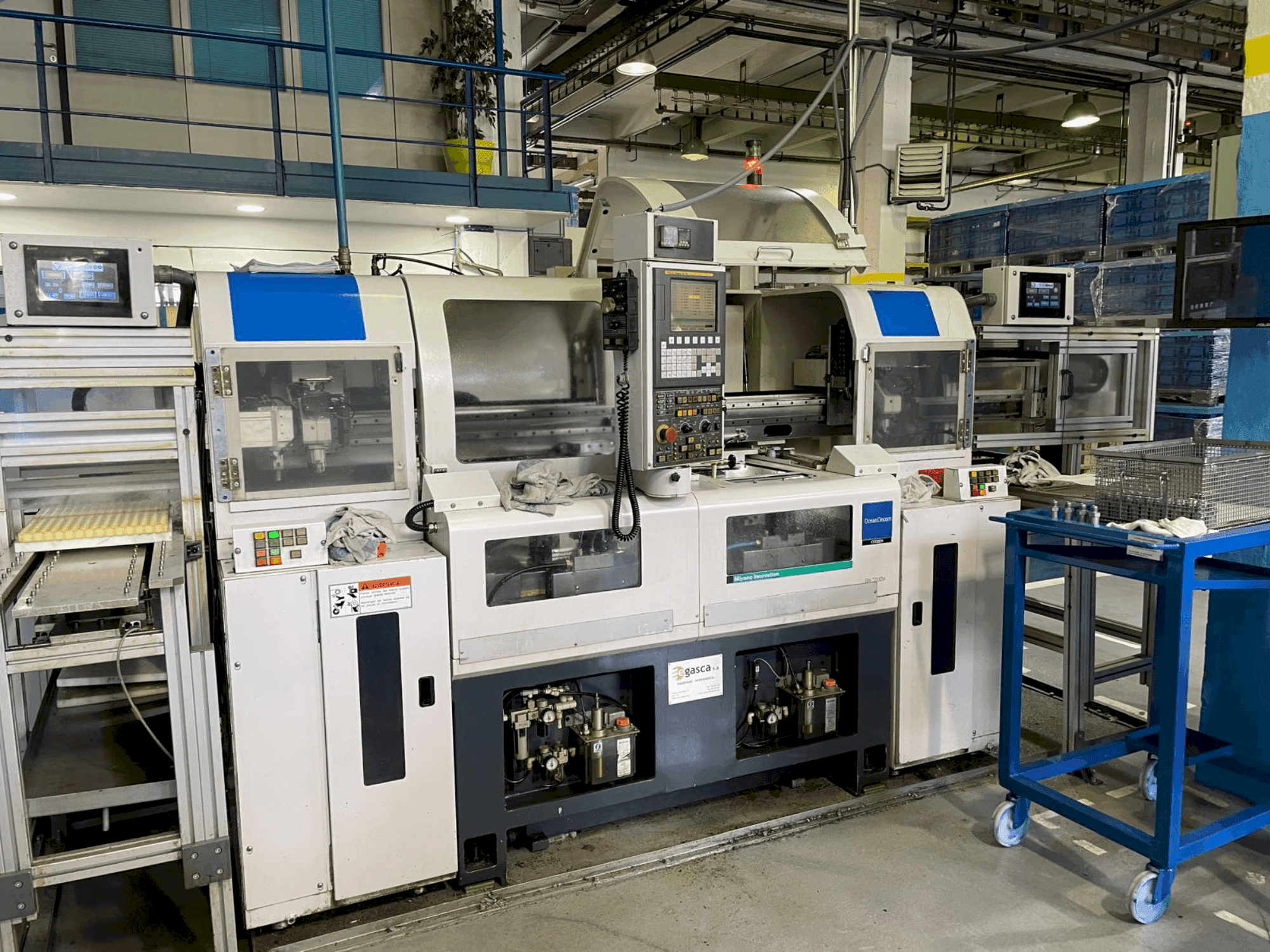 Makine  Miyano GN-3200W - Önden görünüm