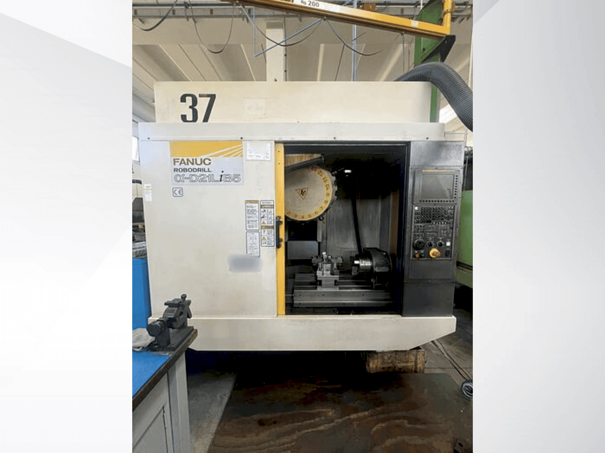 Makine  FANUC Robodrill Alpha-D21LiB5 - Önden görünüm