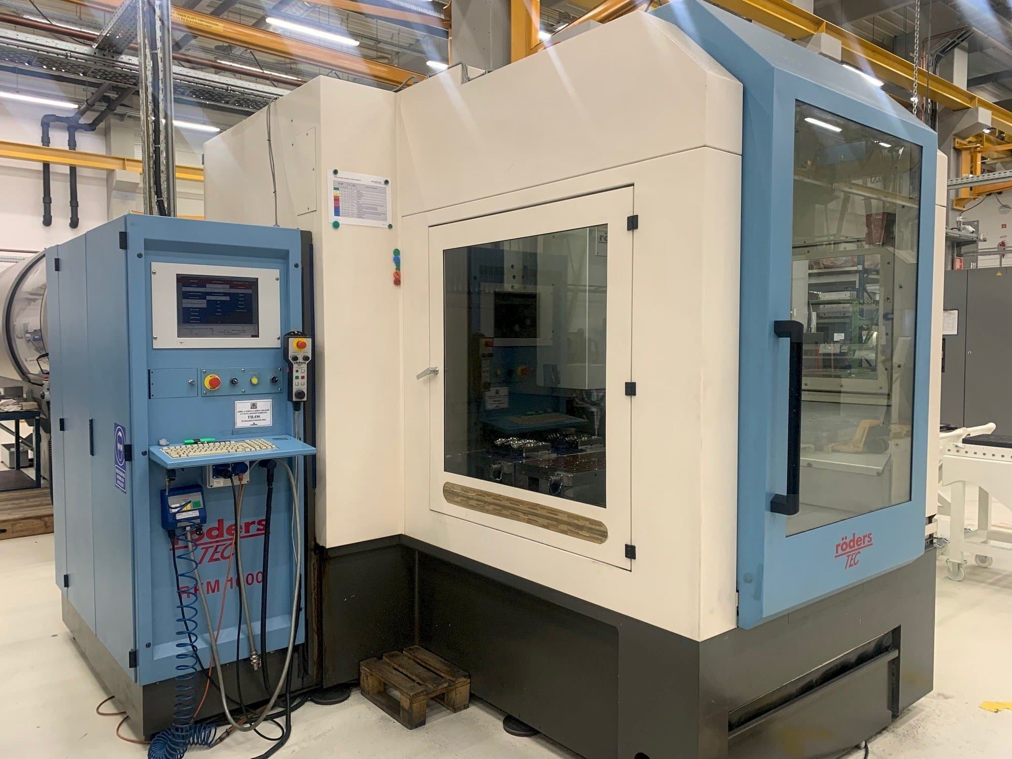 Makine  Roders RFM 1000-2 - Önden görünüm