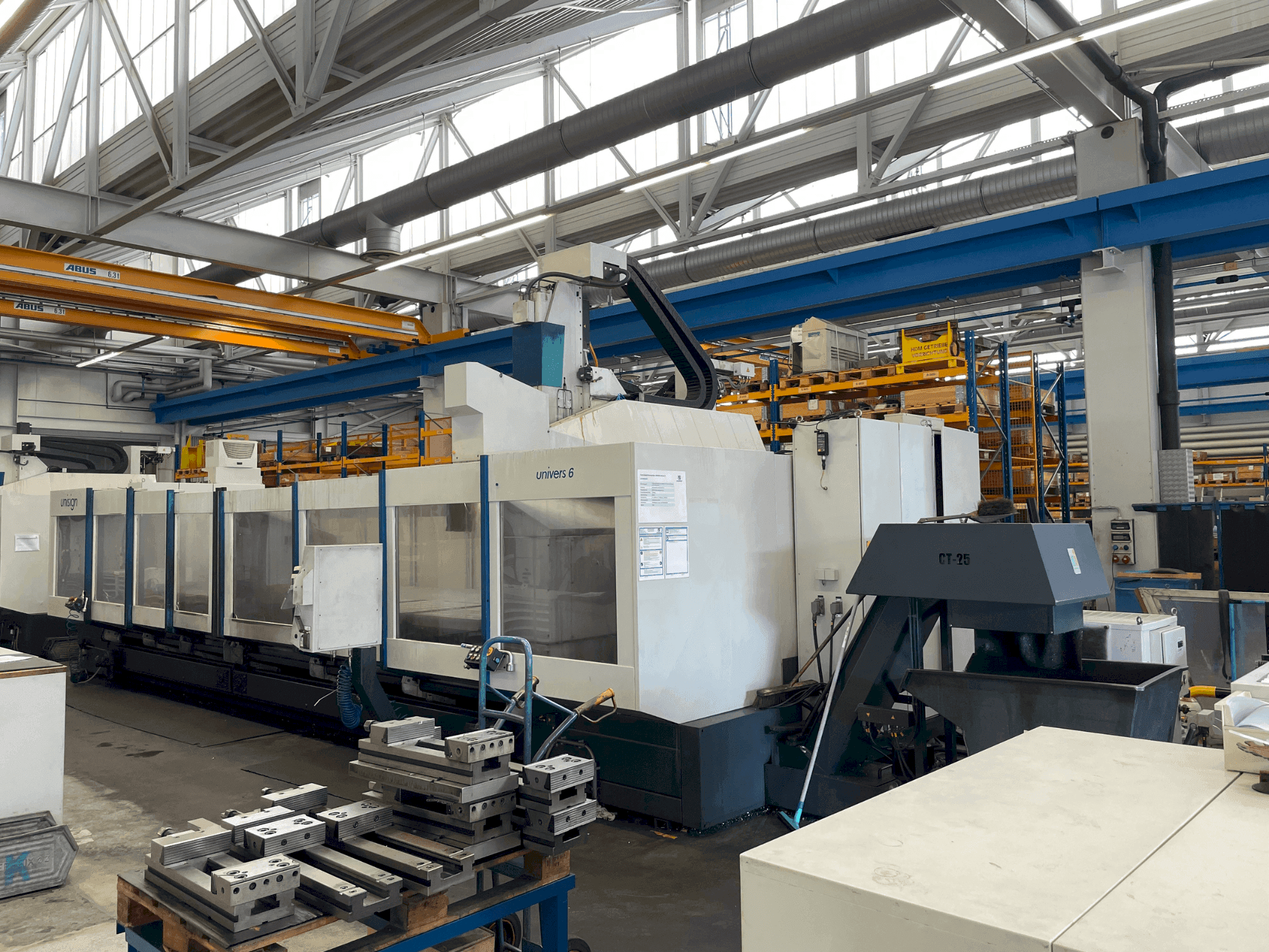 Makine  Unisign UNIVERS 6 - Önden görünüm