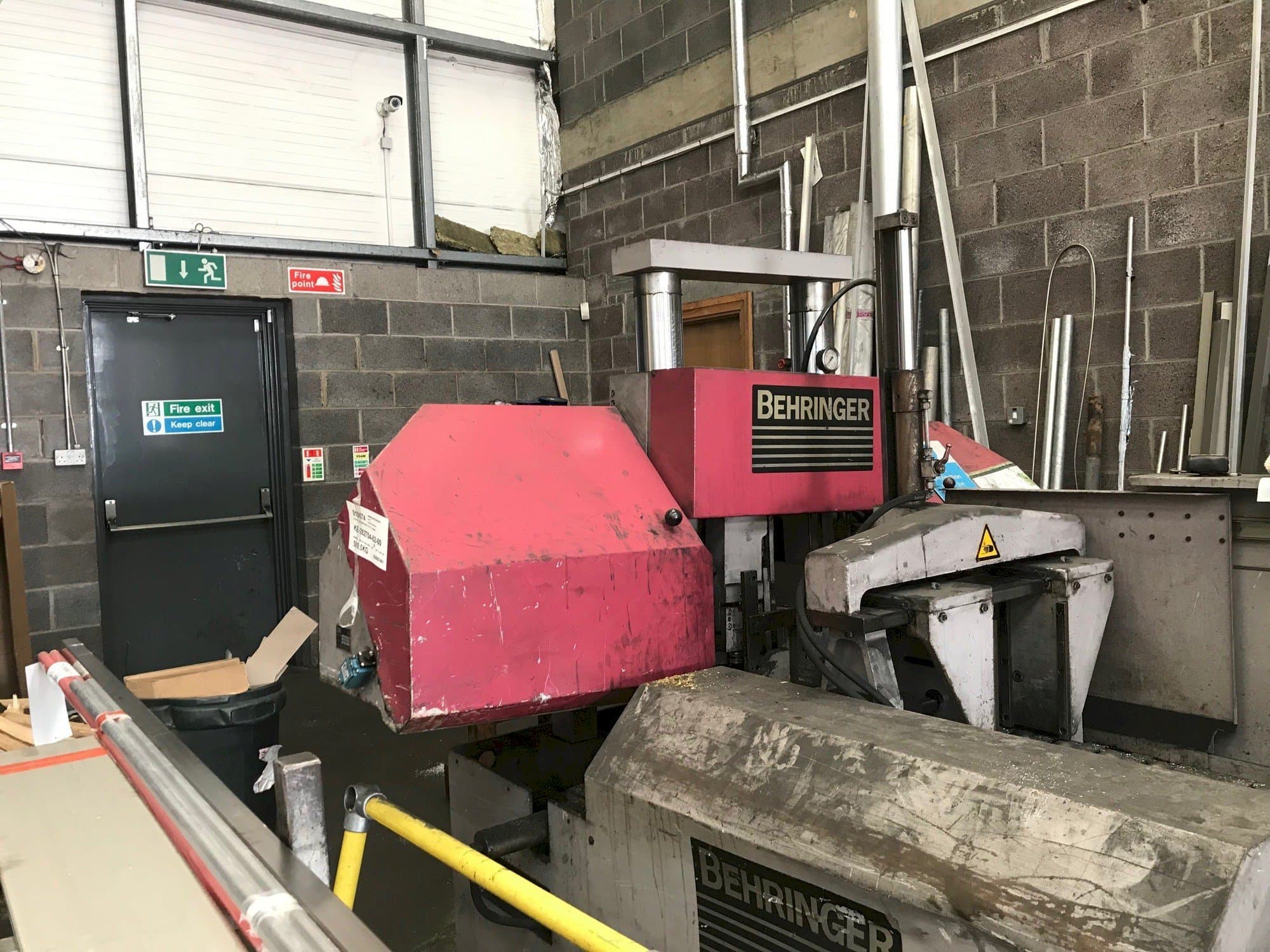 Makine  Behringer HBP303A - Önden görünüm