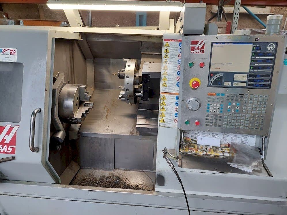 Makine  HAAS SL-30TBHE - Önden görünüm