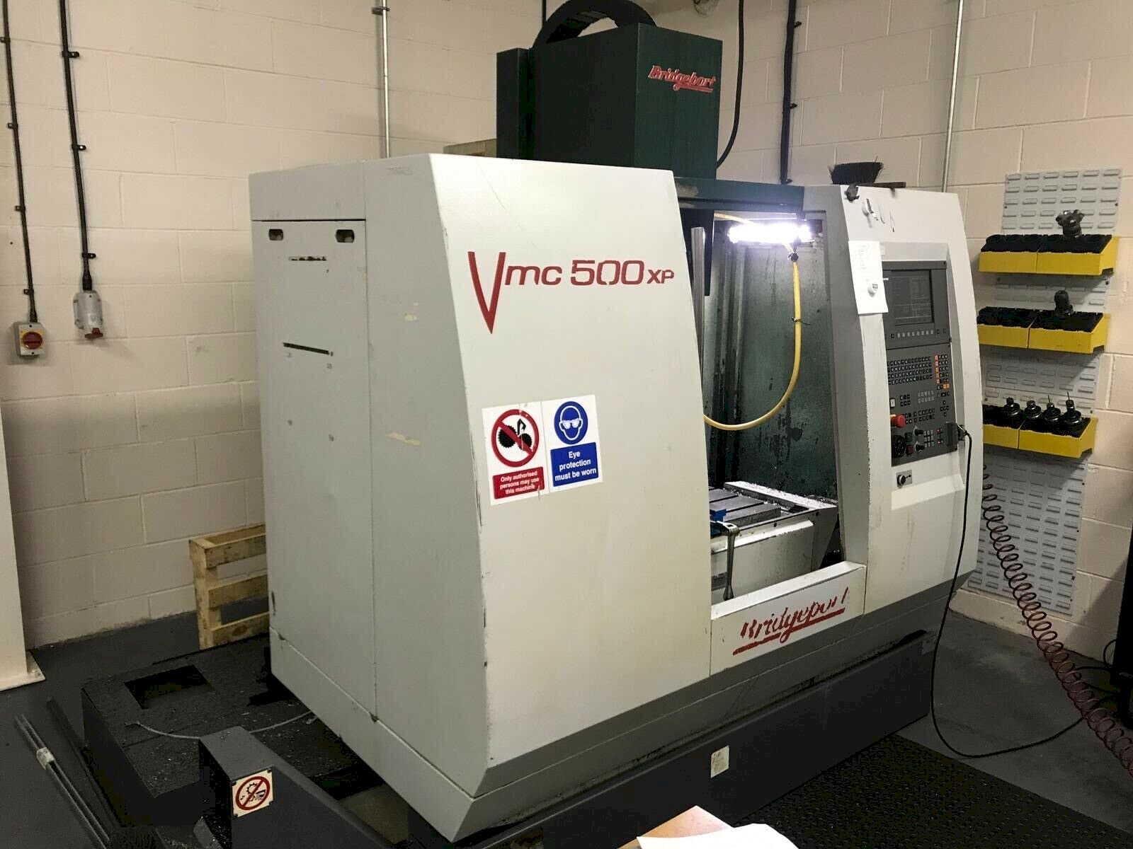 Makine  Bridgeport VMC 500 XP - Önden görünüm