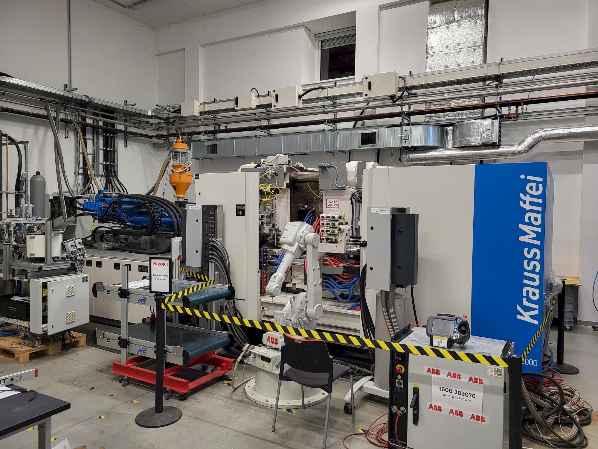 Makine  Krauss Maffei GX 451-2000 - Önden görünüm