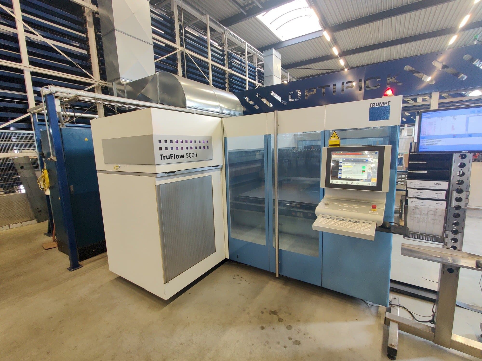 Makine  Trumpf TruLaser 3030 - Önden görünüm