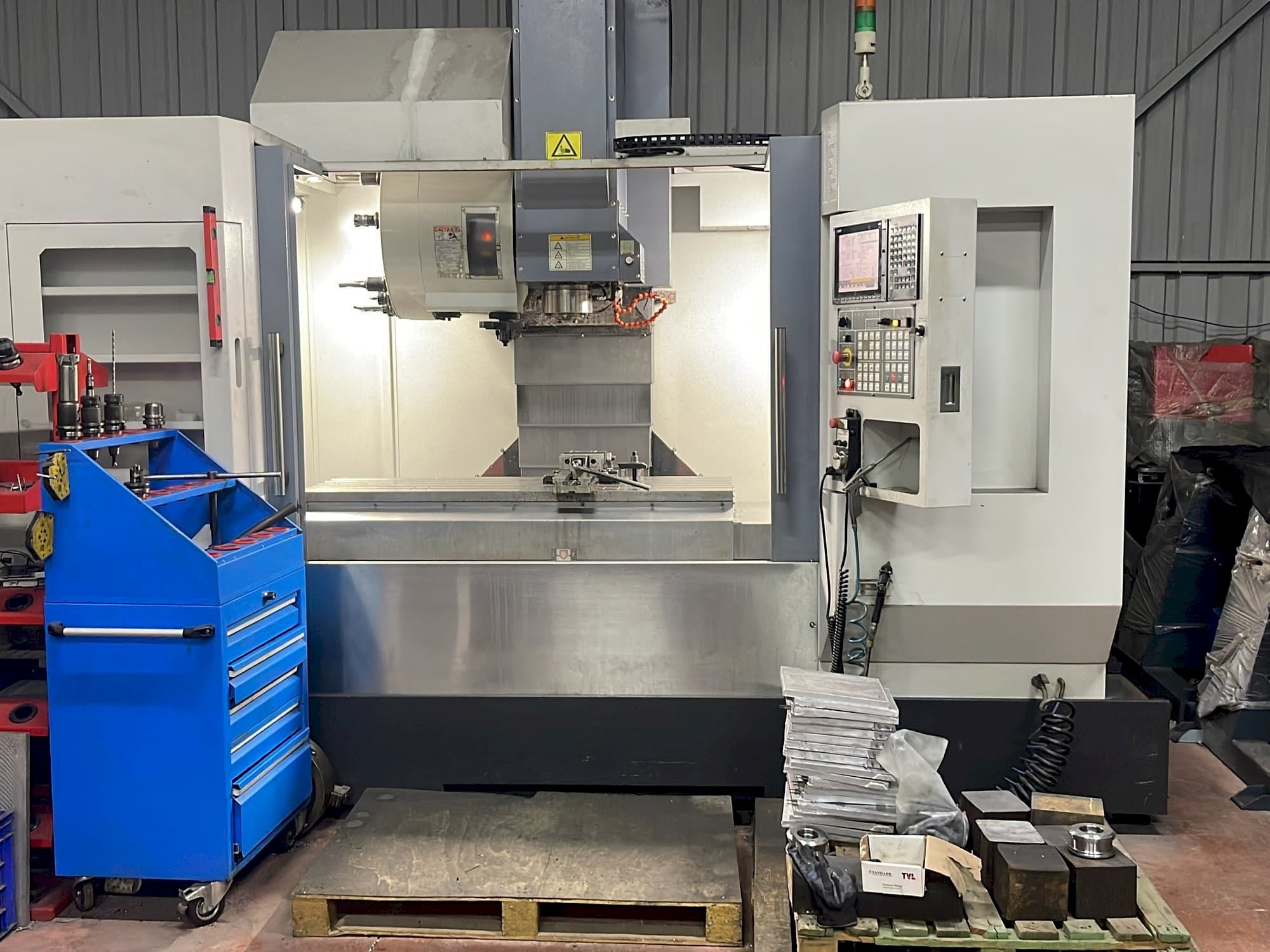 Makine  Akira Seiki SR2XP - Önden görünüm