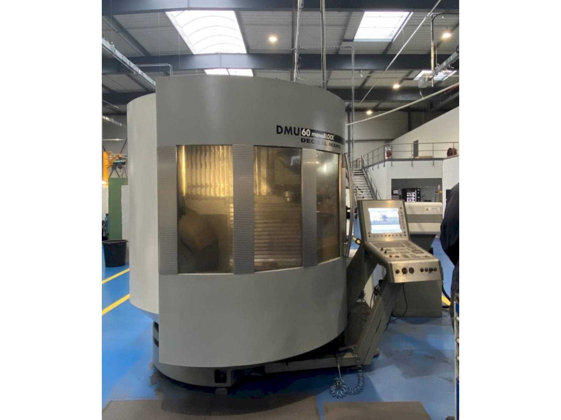 Makine  DECKEL MAHO Type DMU60 MonoBlock - Önden görünüm