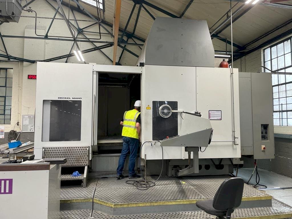 Makine  DECKEL MAHO DMU 200T - Önden görünüm