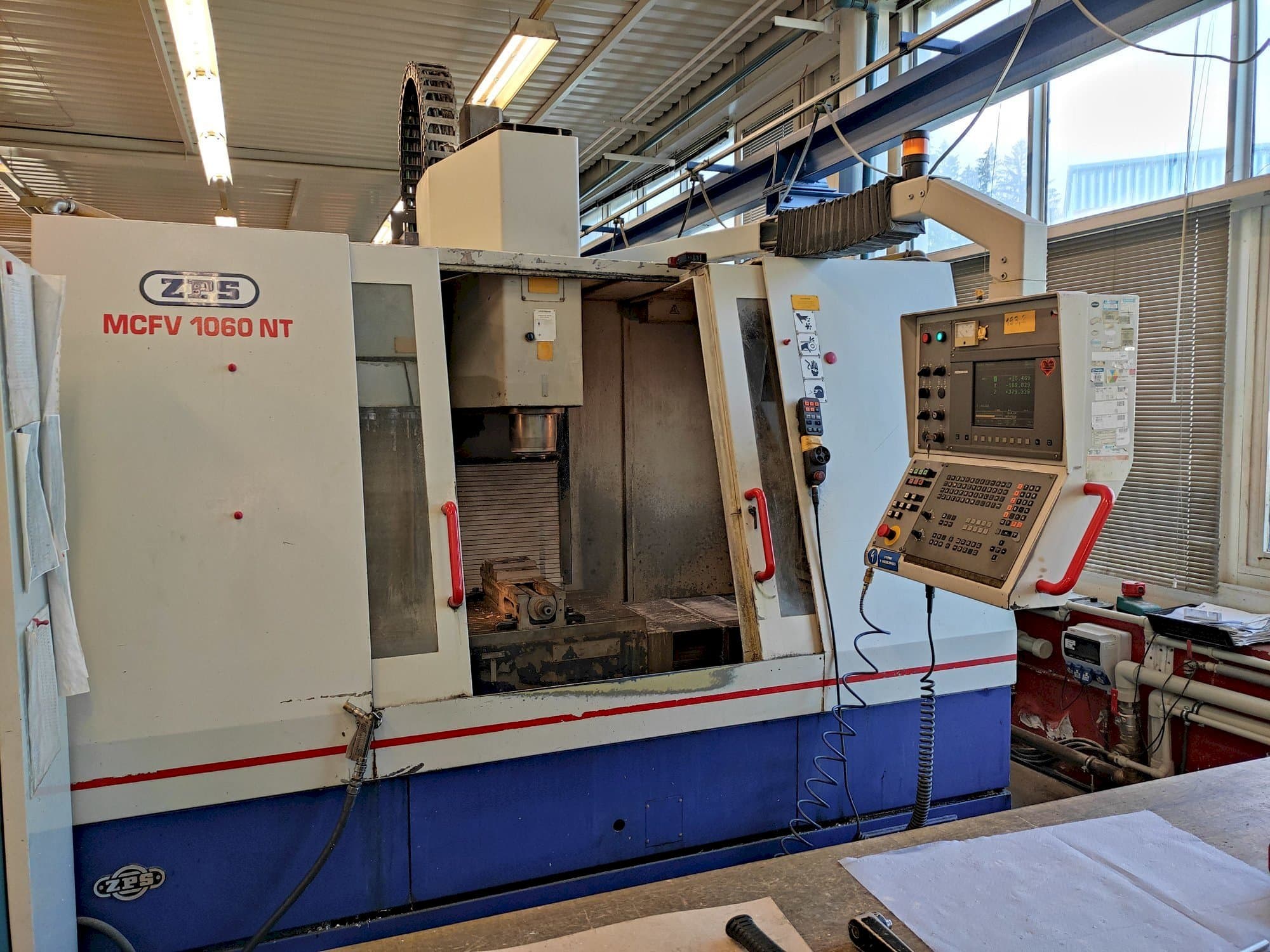 Makine  ZPS MCFV 1060 NT - Önden görünüm