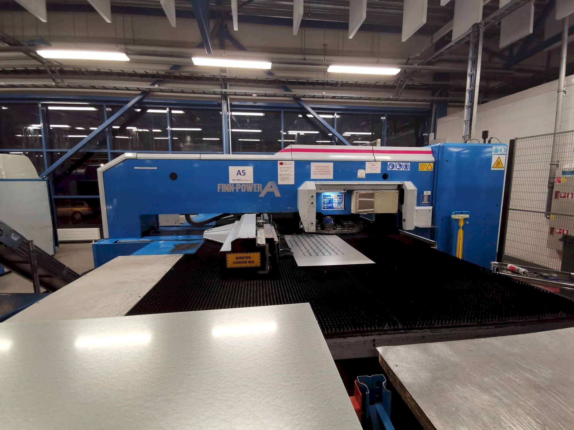 Makine  Finn-Power A5-20SB - Önden görünüm