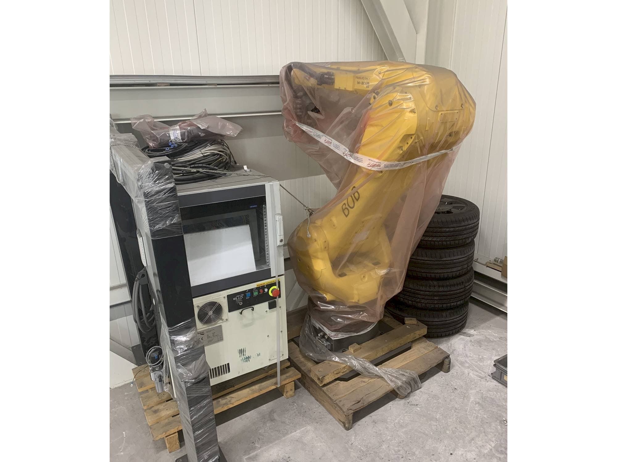 Makine  FANUC M-20iB - Önden görünüm