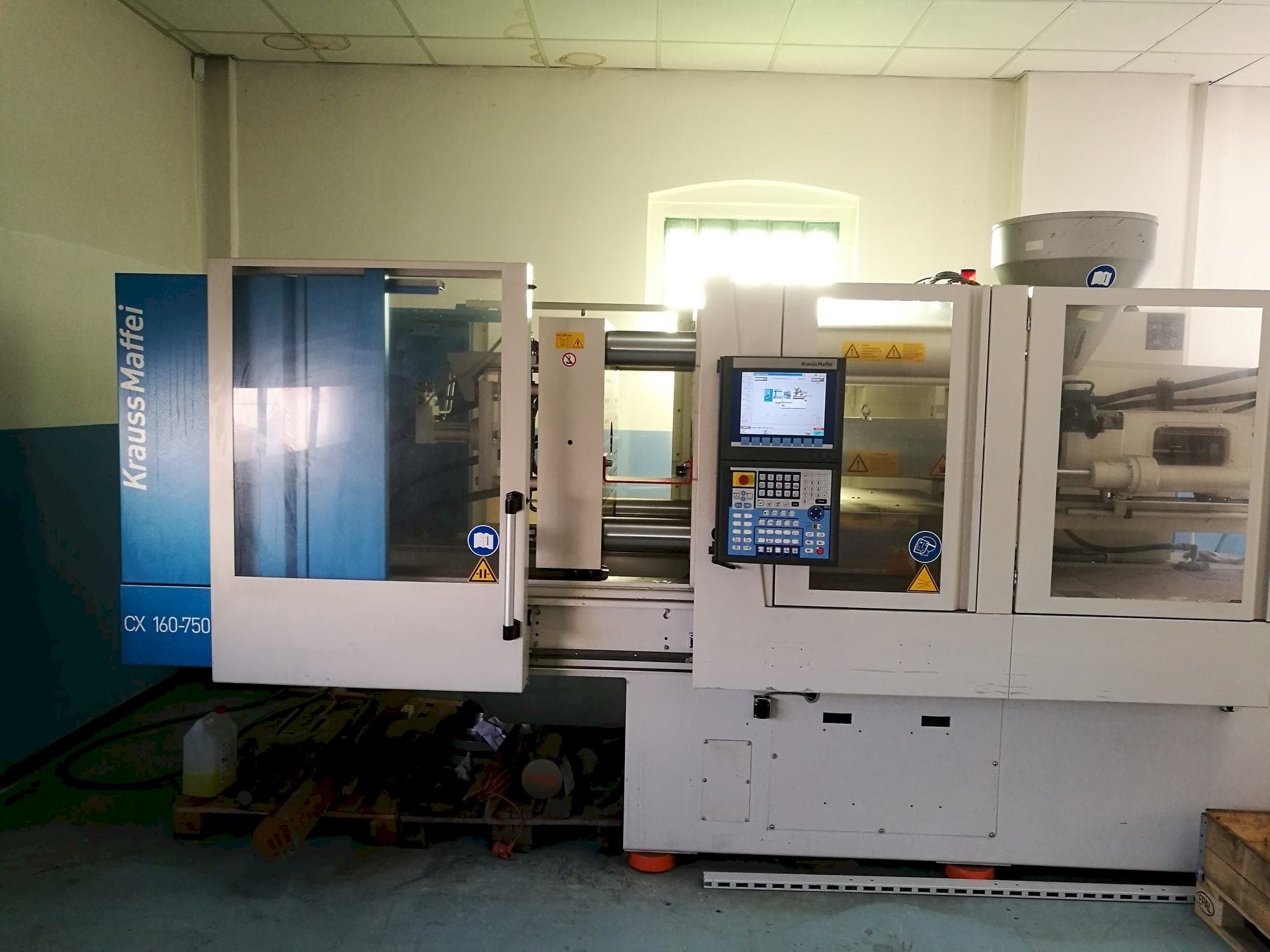 Makine  Krauss Maffei KM 160-750 CX - Önden görünüm