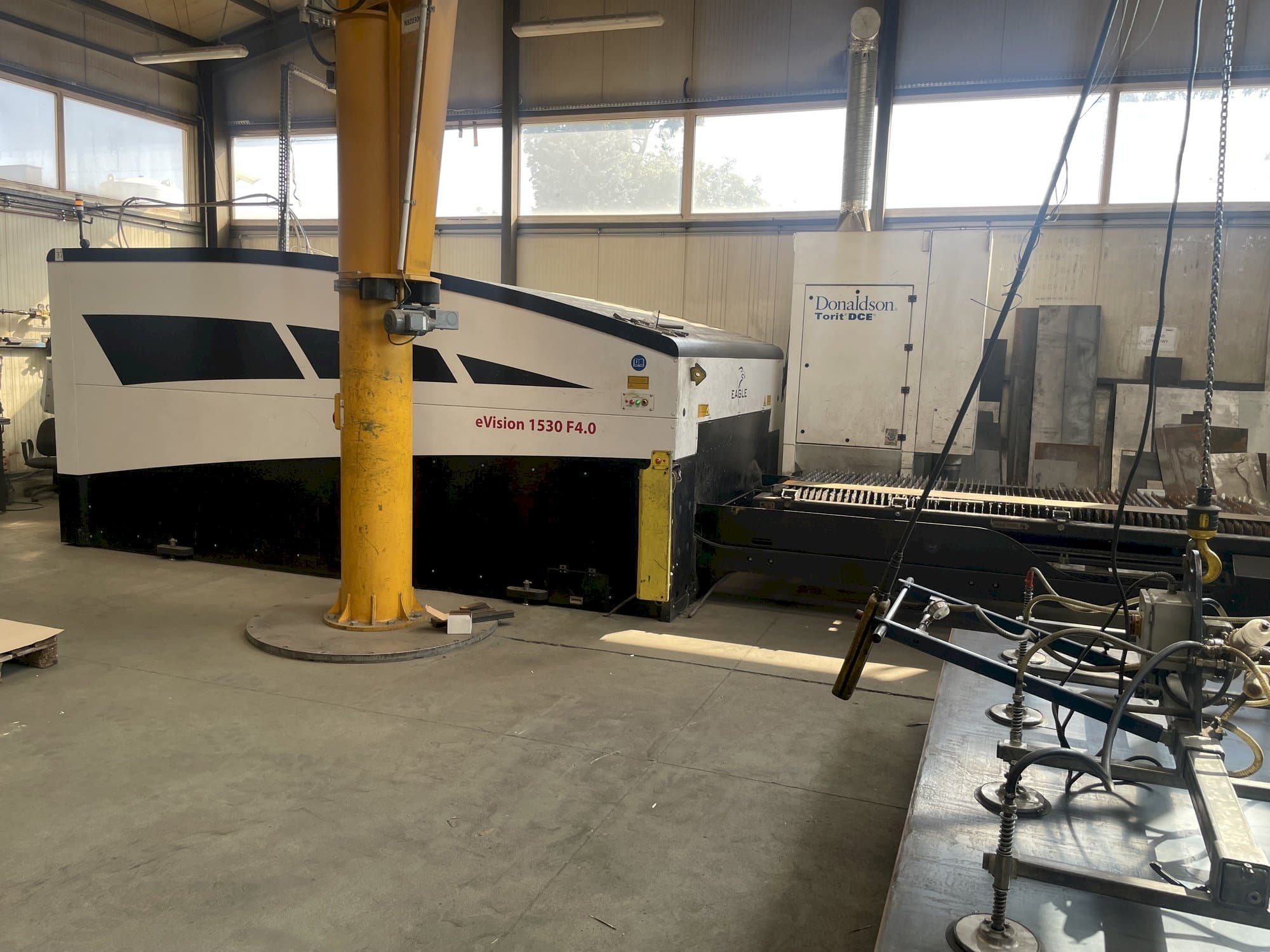 Makine EAGLE eVision 1530 F4.0 - Önden görünüm