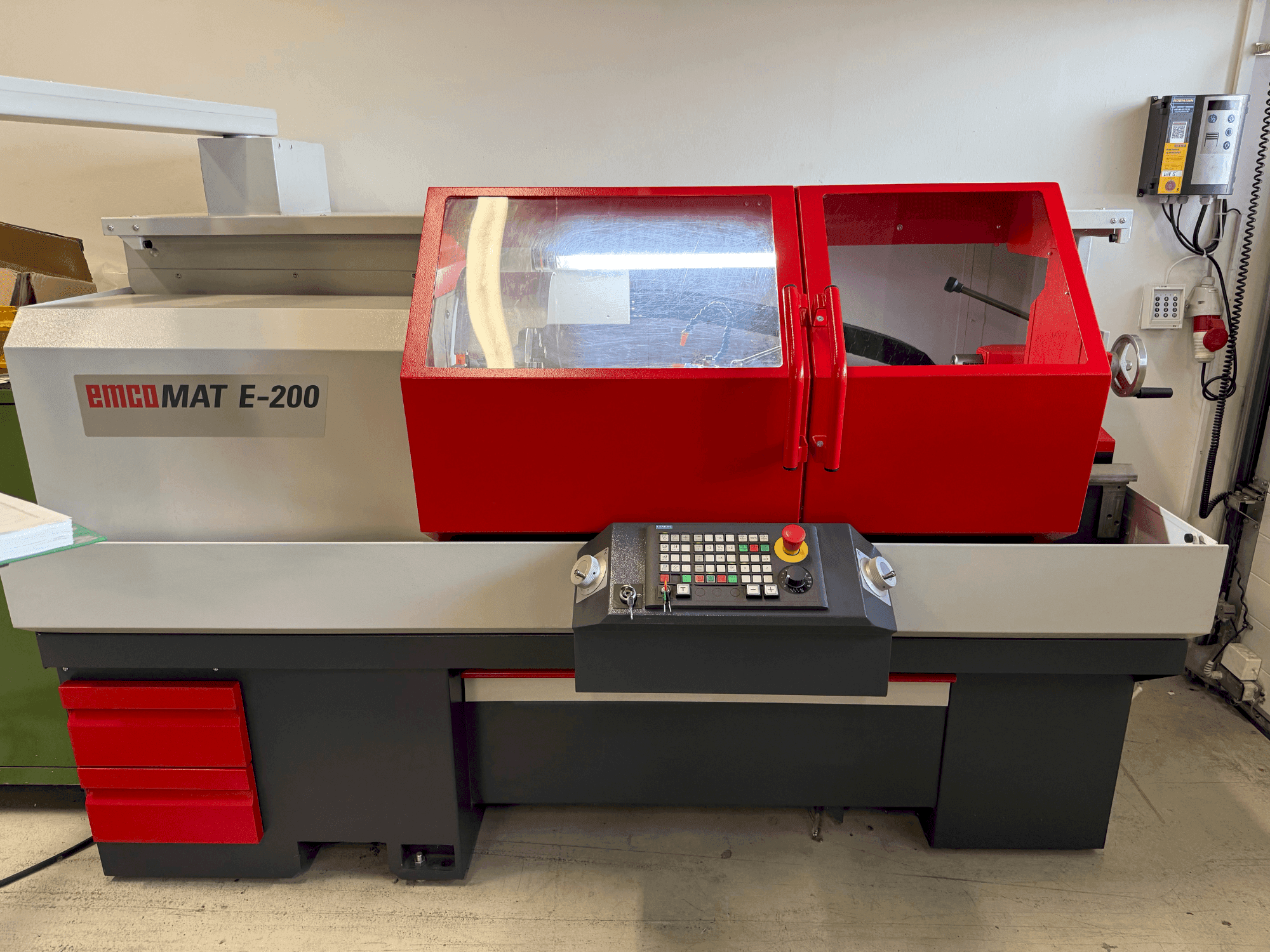 Makine  EMCO Emcomat E-200 - Önden görünüm