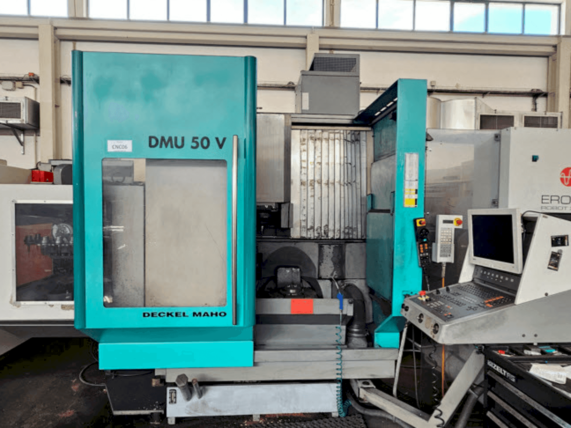 Makine  DECKEL MAHO DMU 50V - Önden görünüm