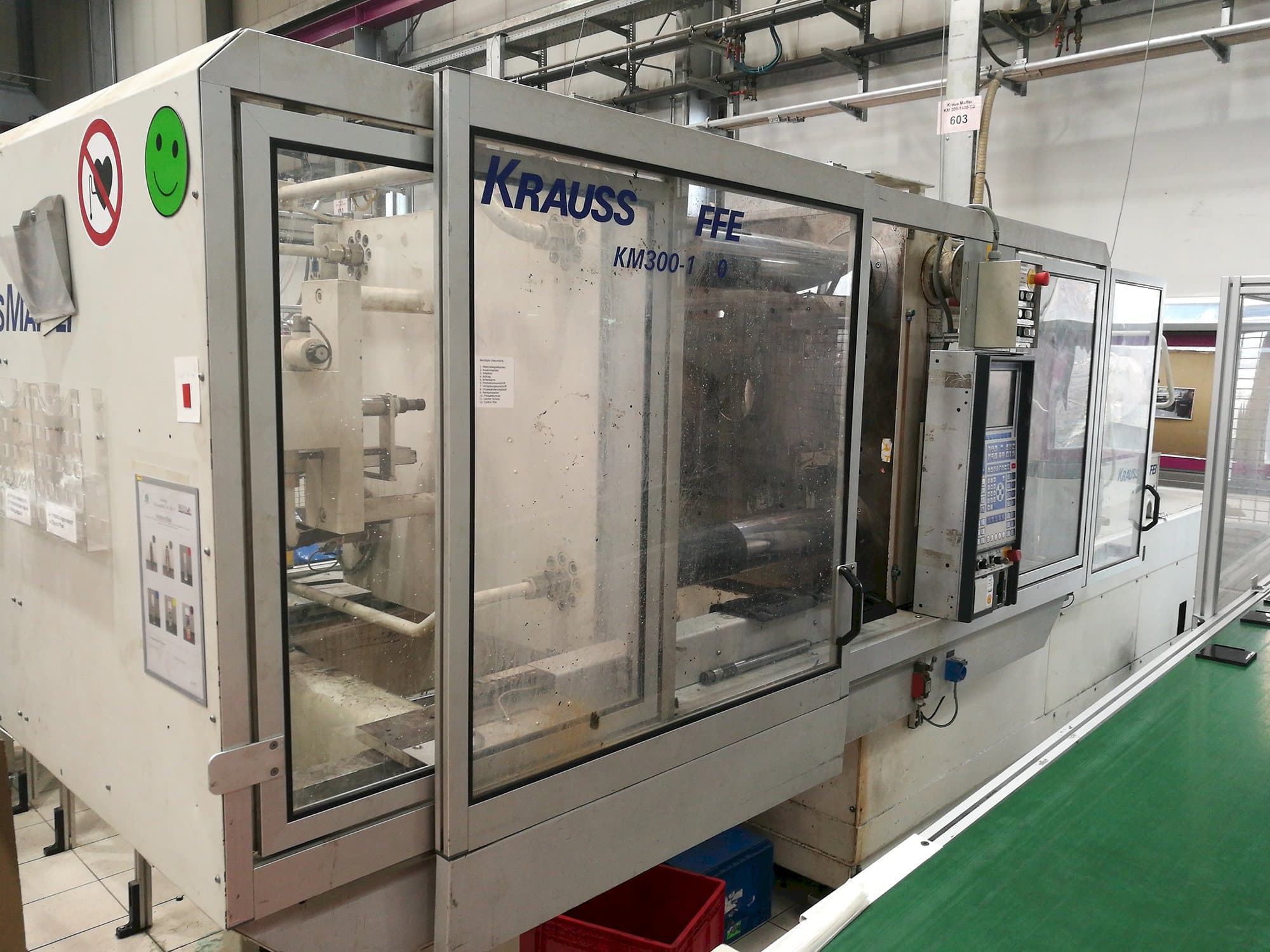 Makine  Krauss Maffei - Sol görünüm KM 300-1400 C2